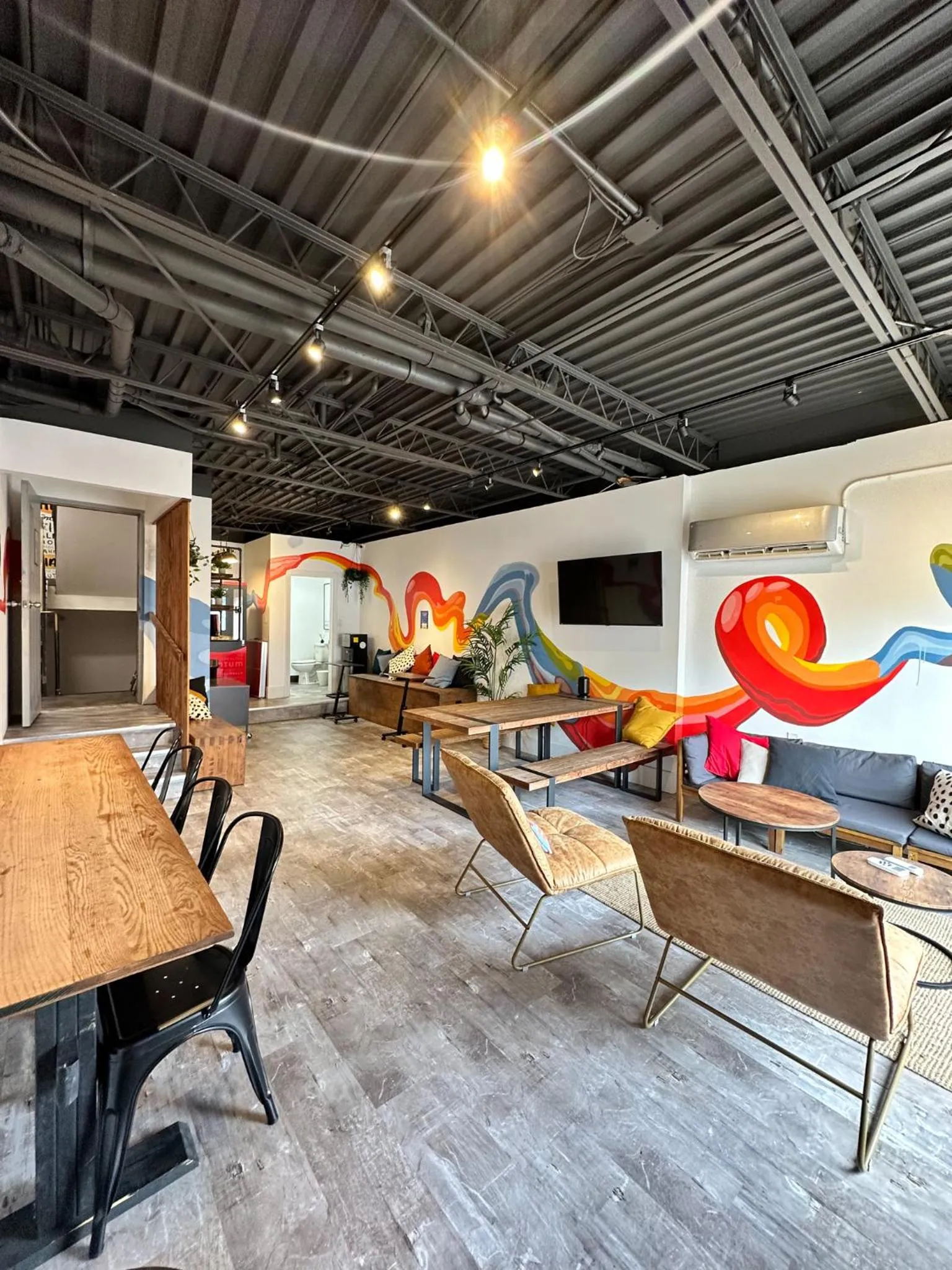 Communal lounge/ TV room in Samesun Toronto