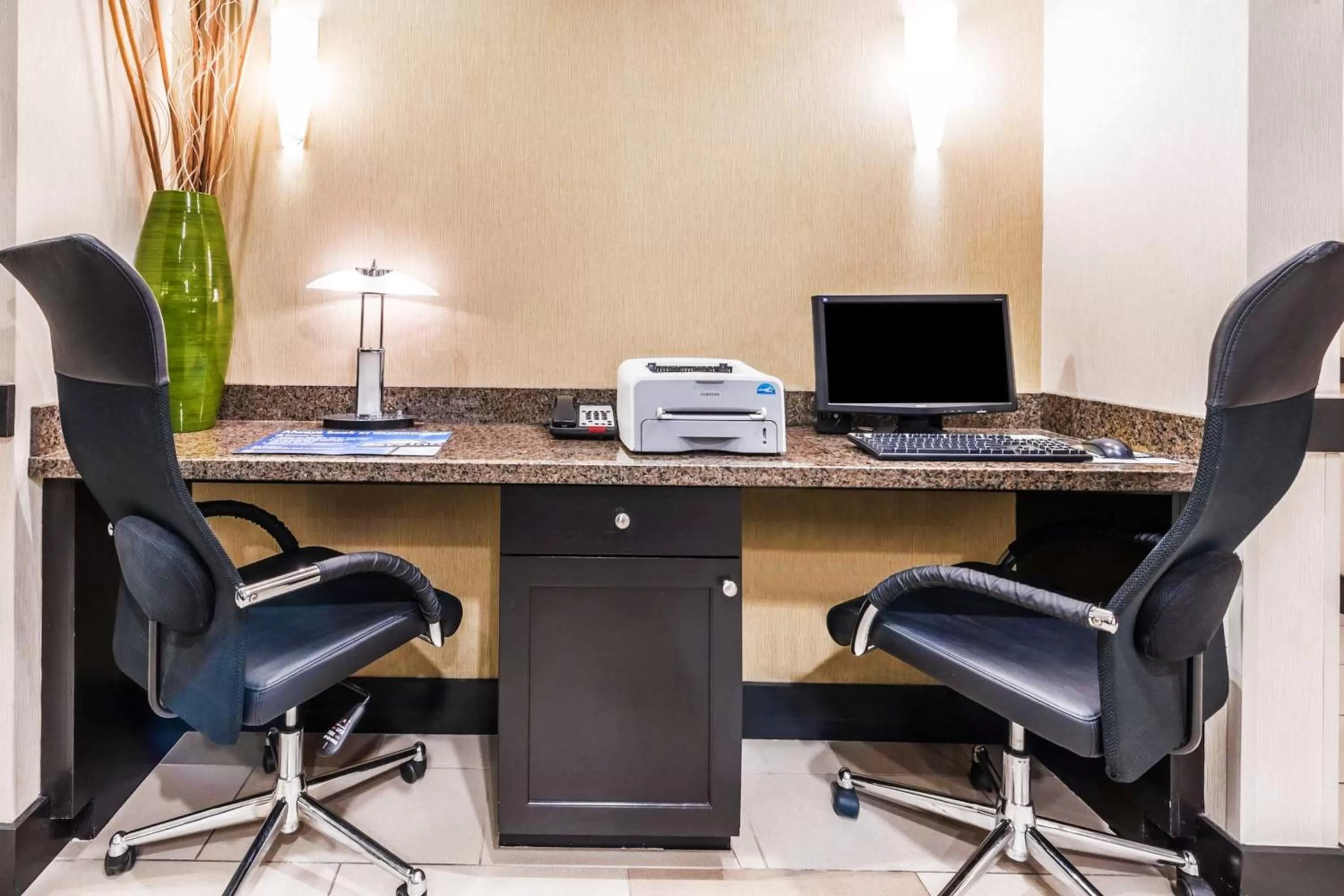 Business facilities in Days Inn & Suites by Wyndham Mineral Wells