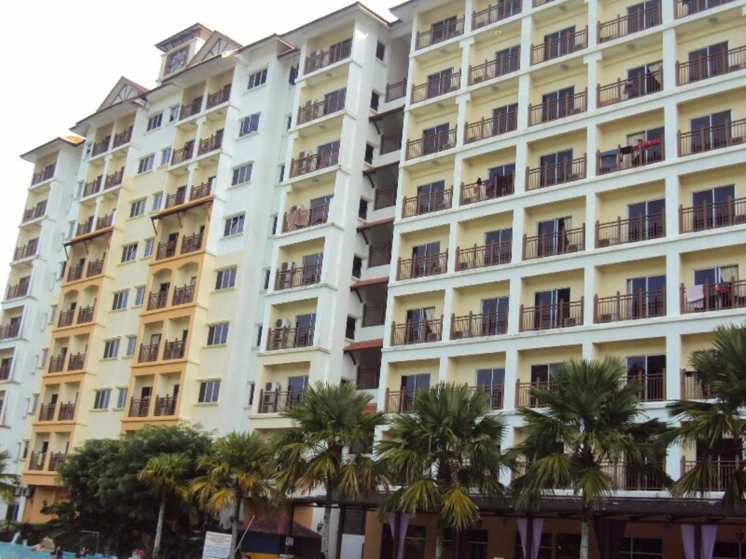 Facade/entrance, Property Building in OYO HOME 90301 Suria Service Apartments Bukit Merak Laketown Resort