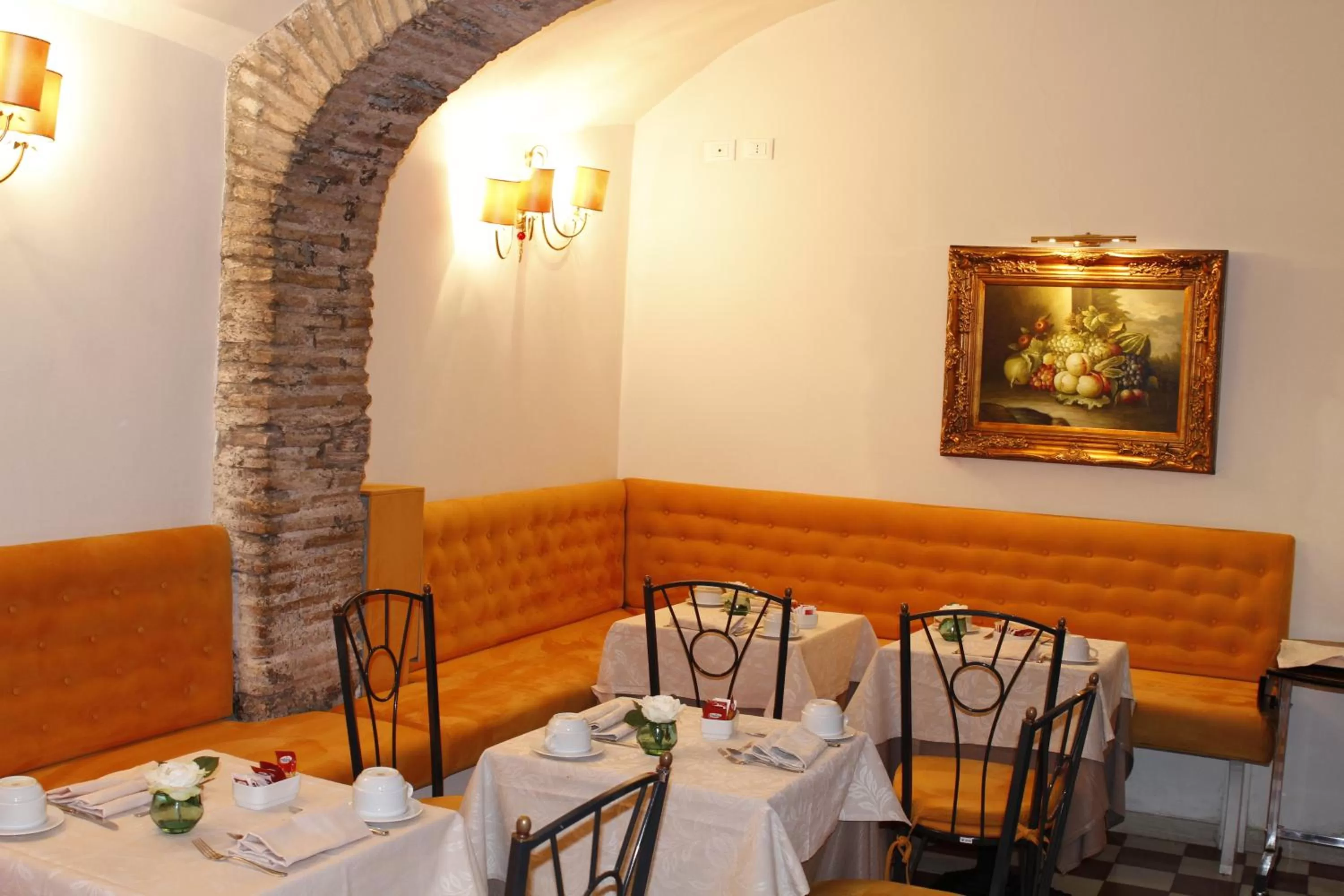 Restaurant/places to eat in Boutique Hotel Trevi