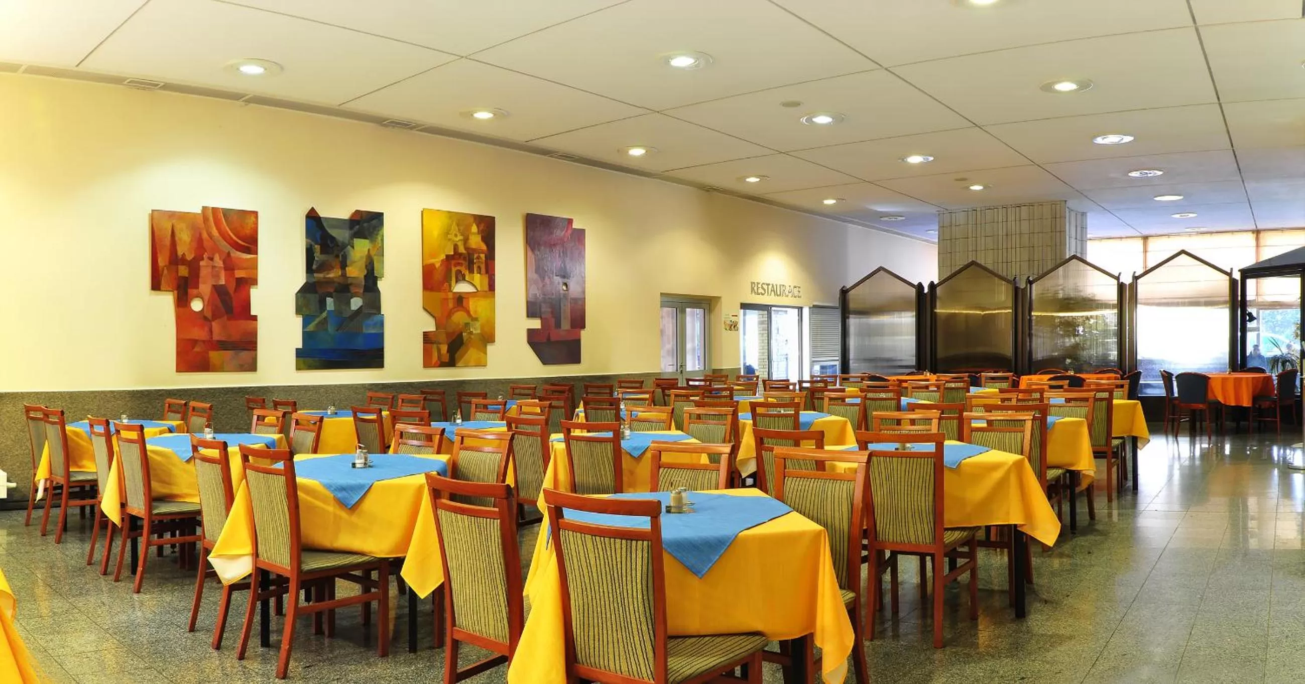 Restaurant/places to eat in Olympik Tristar