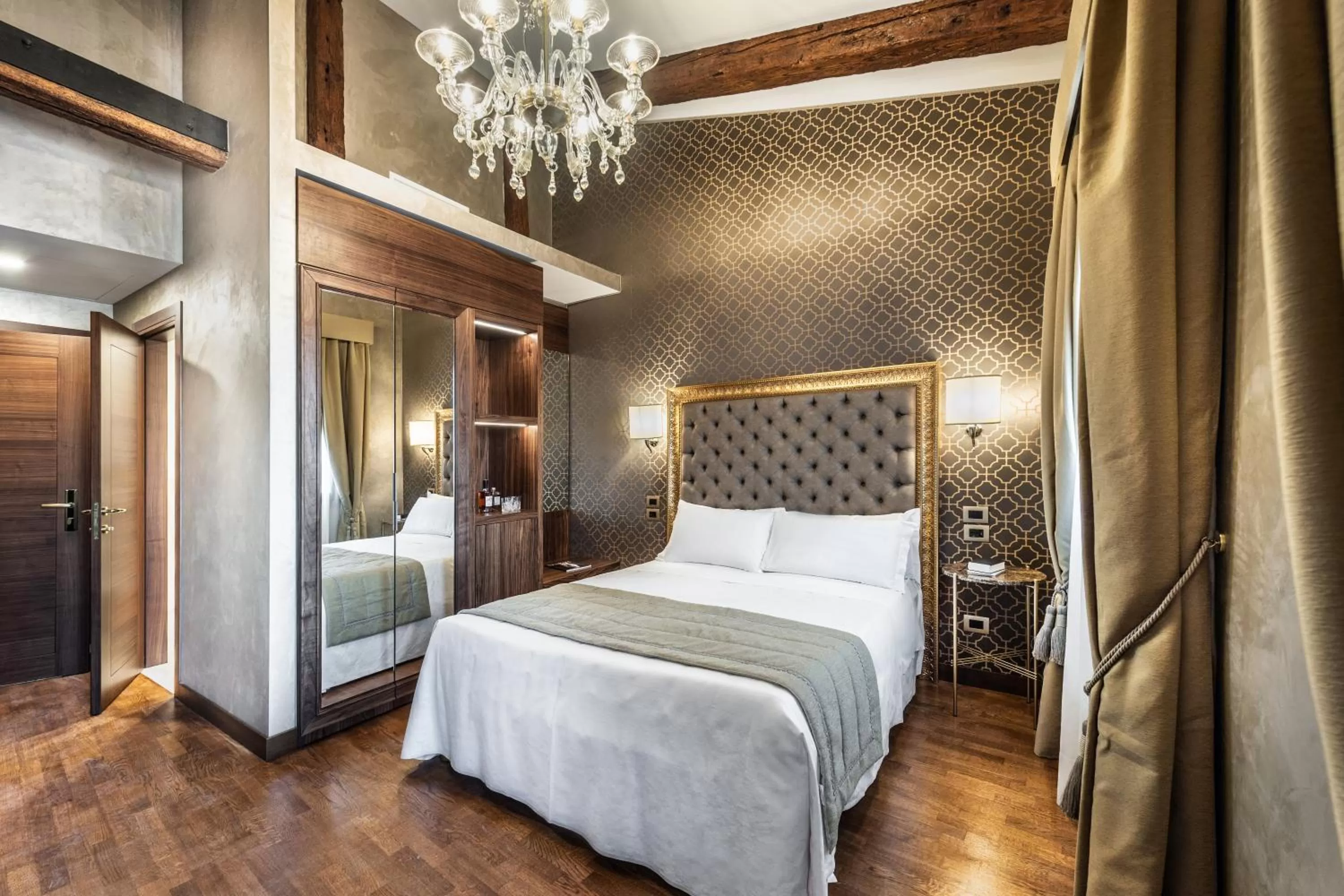 Photo of the whole room, Bed in Palazzo San Lorenzo