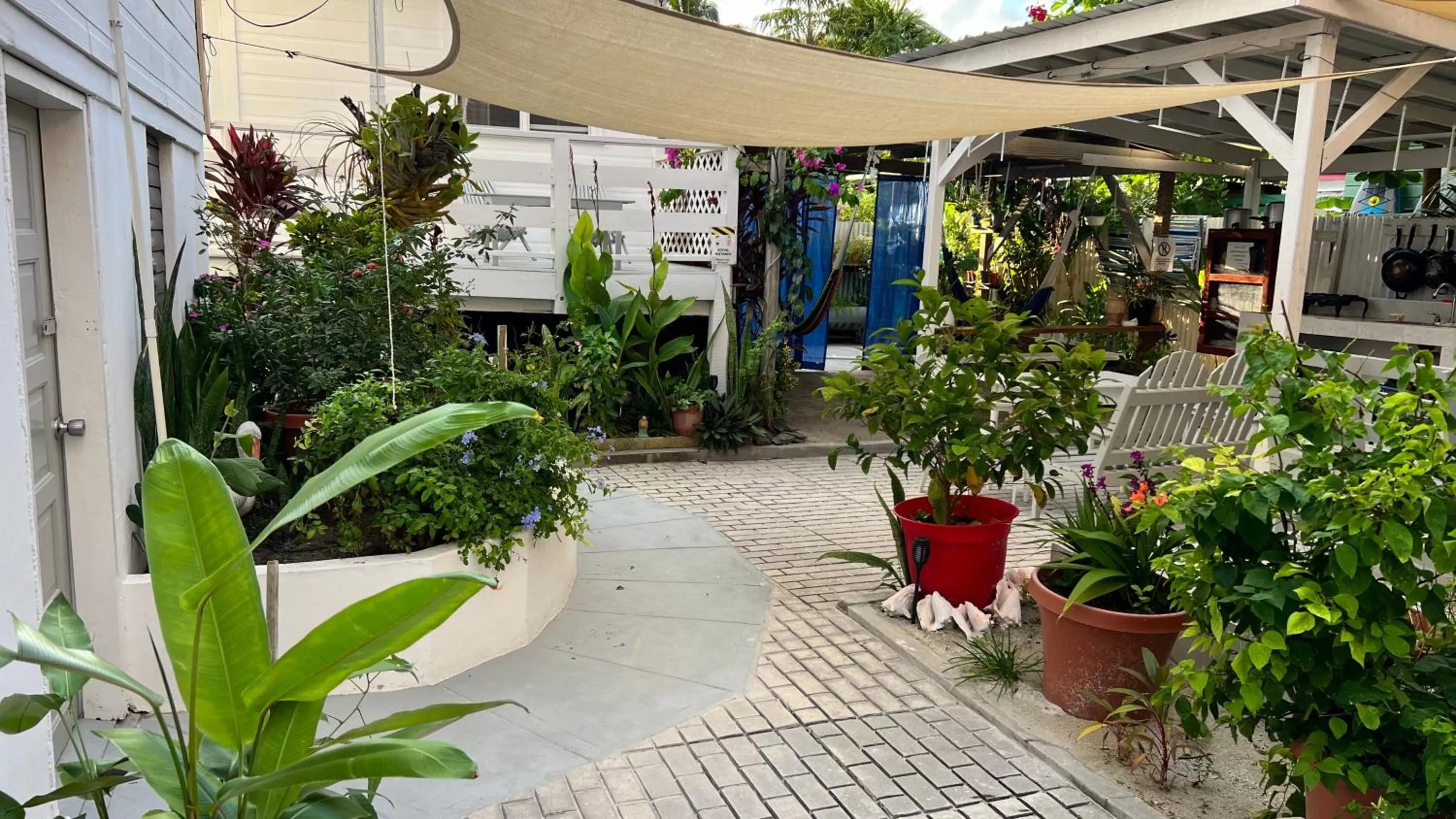 Blue Wave Guest House