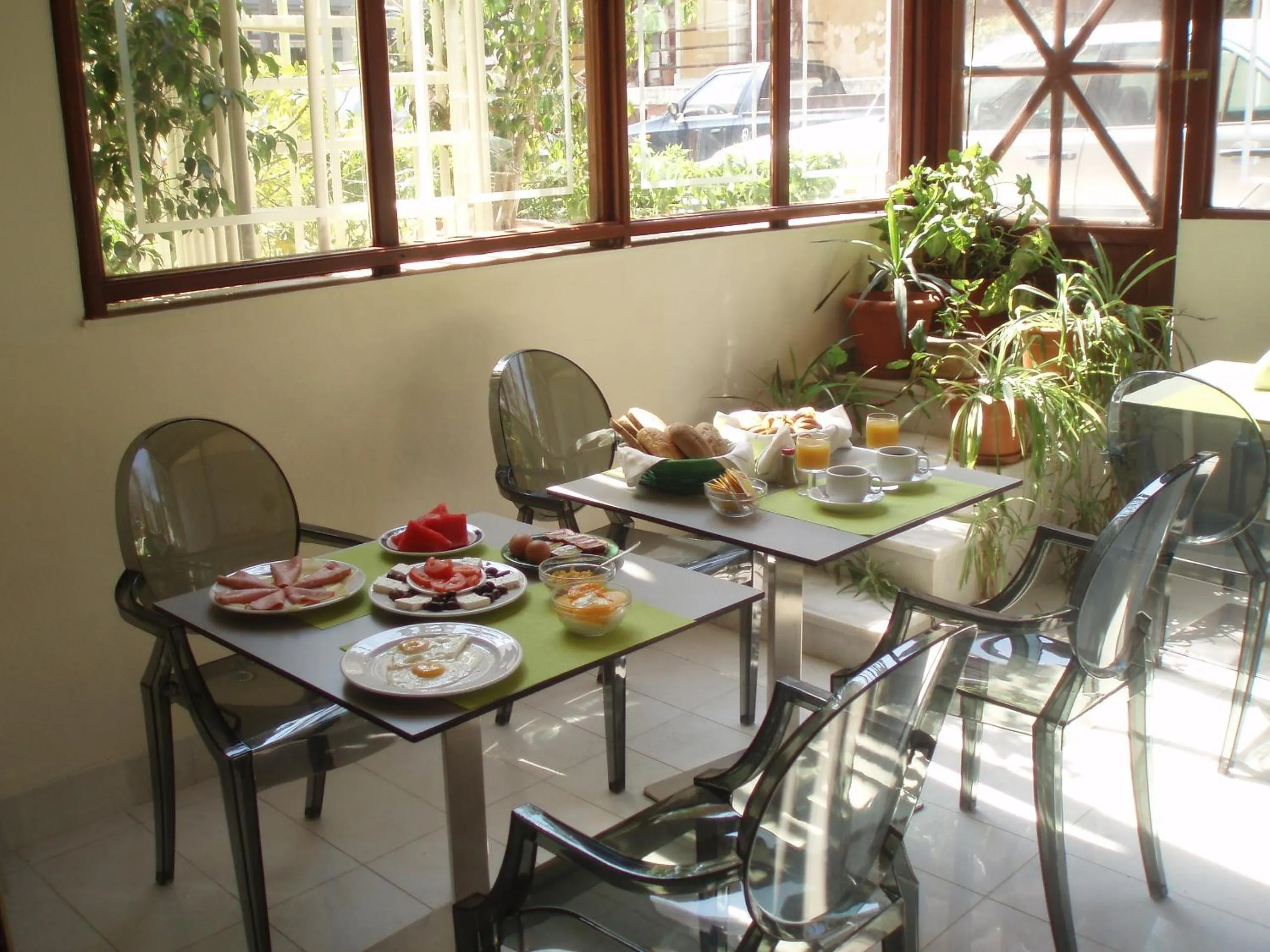 Restaurant/places to eat in Nafsika Hotel