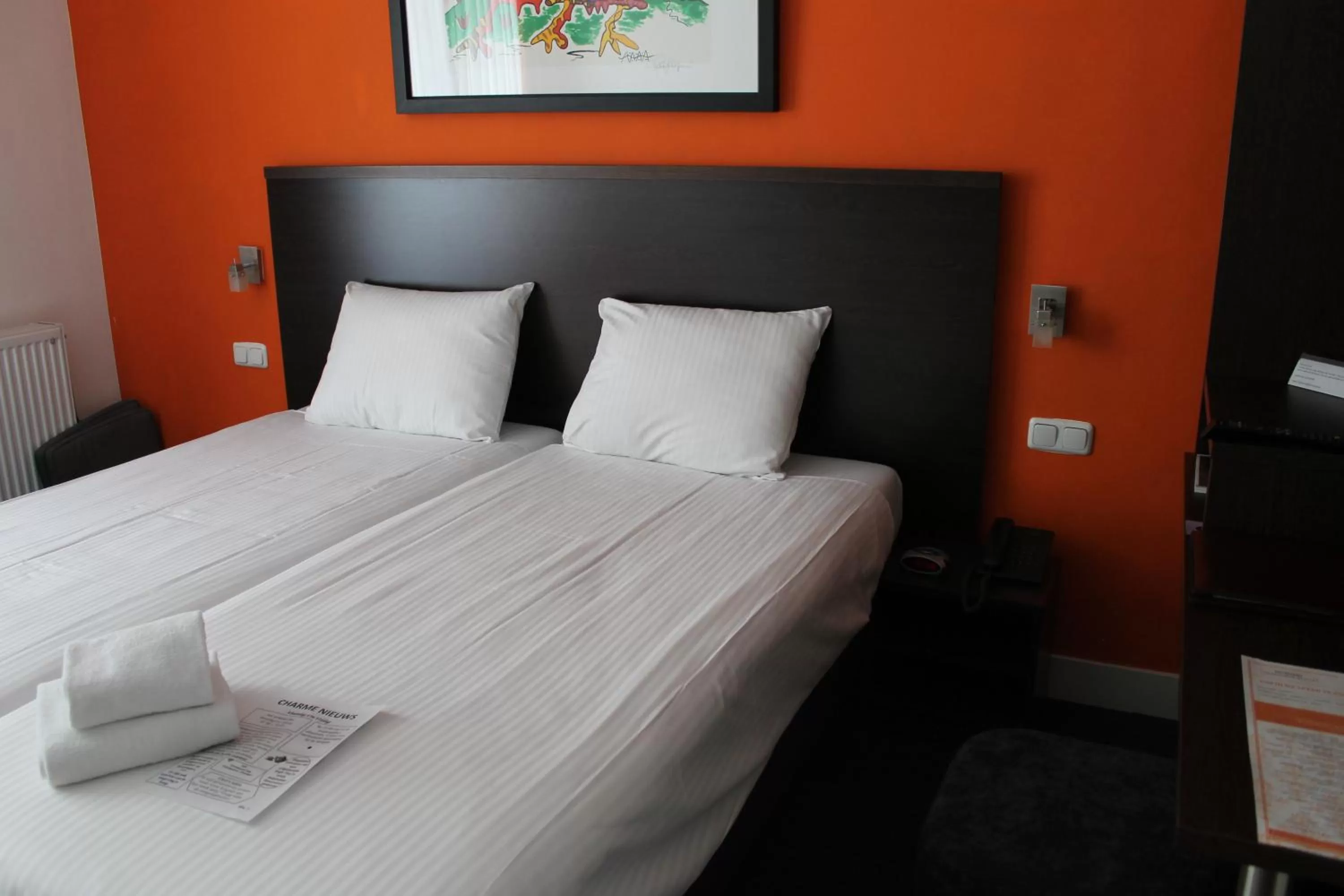 Bed in Hotel Oranjeoord