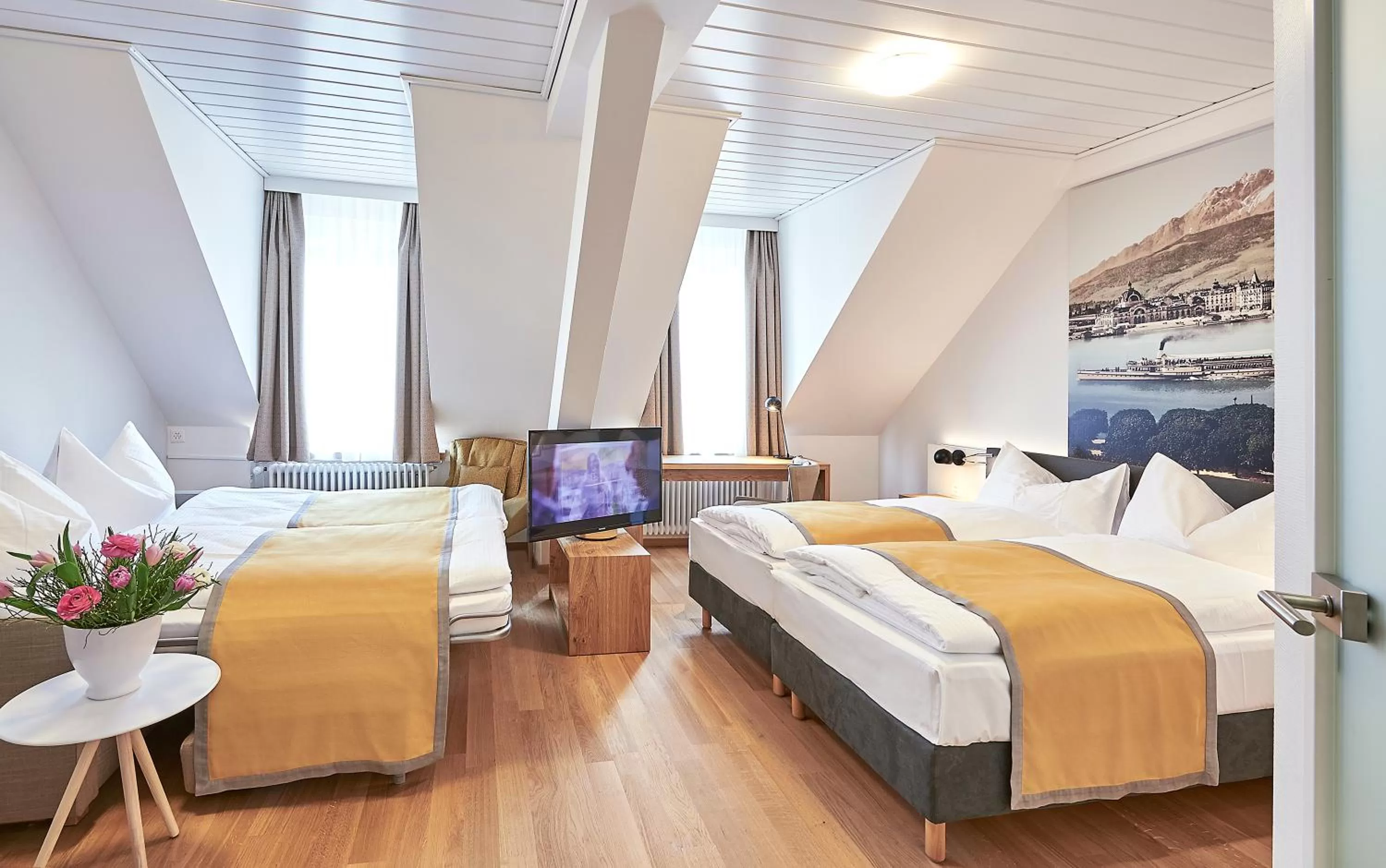 Photo of the whole room, Bed in Hotel Central Luzern