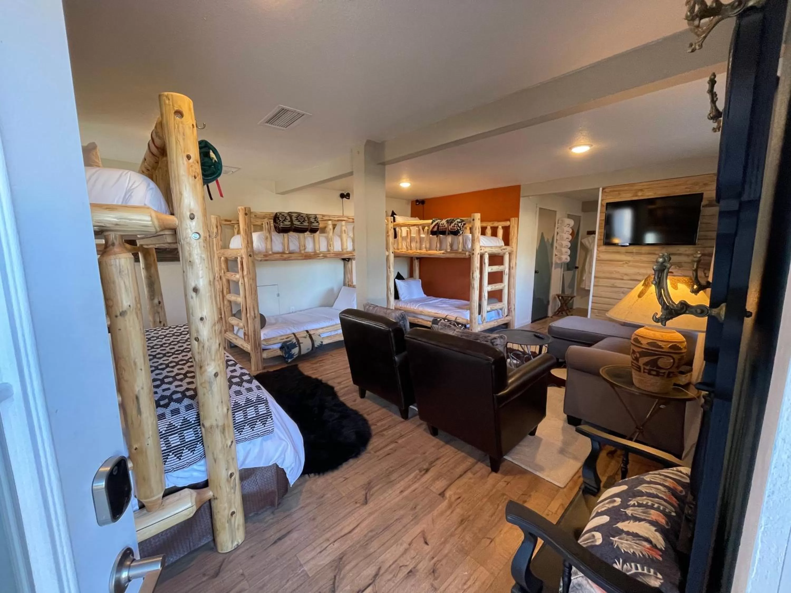 Facade/entrance, Bed in Yosemite Basecamp