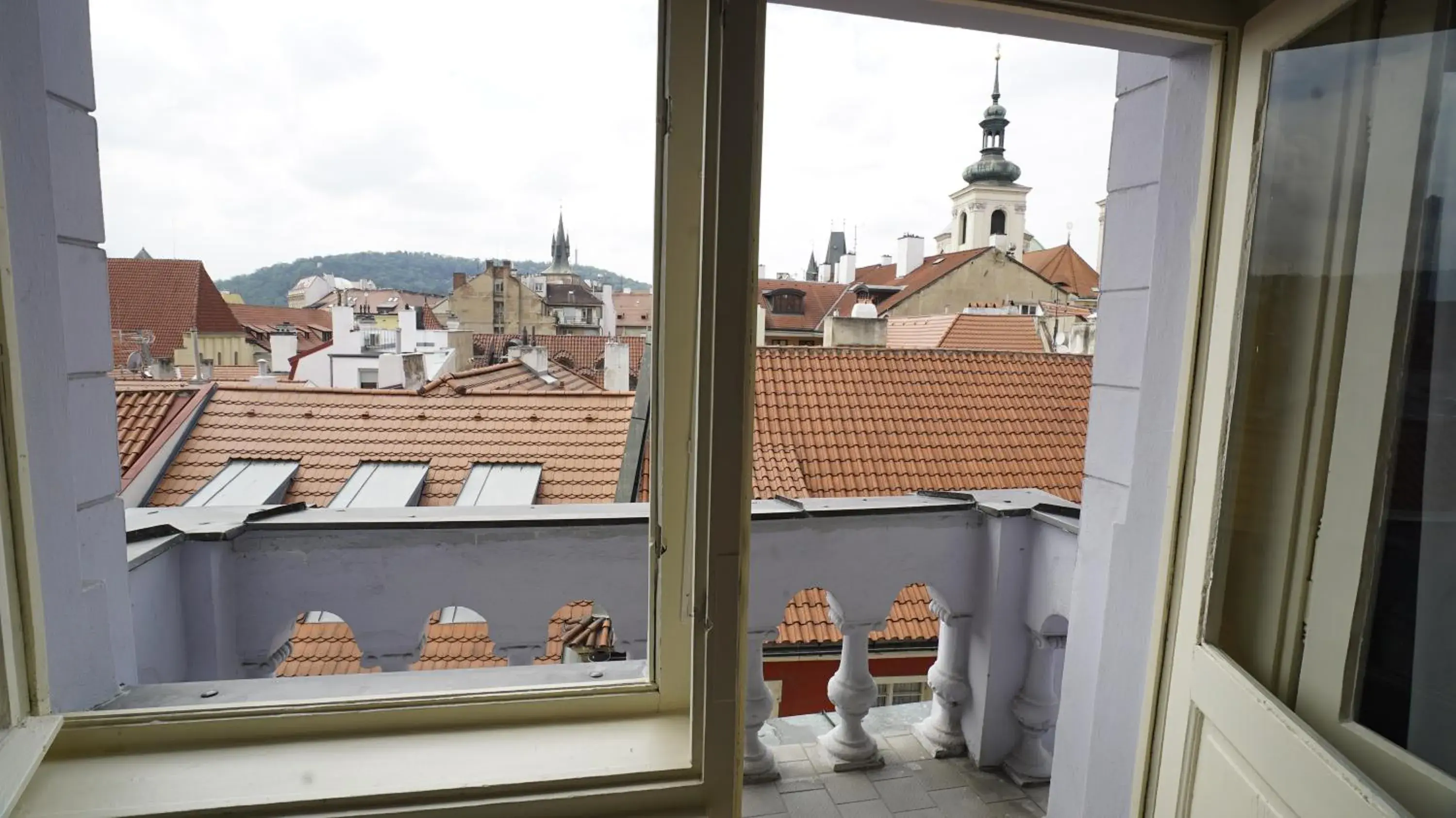 Studio with Balcony in Royal Road Residence Studio with Balcony in Royal Road Residence