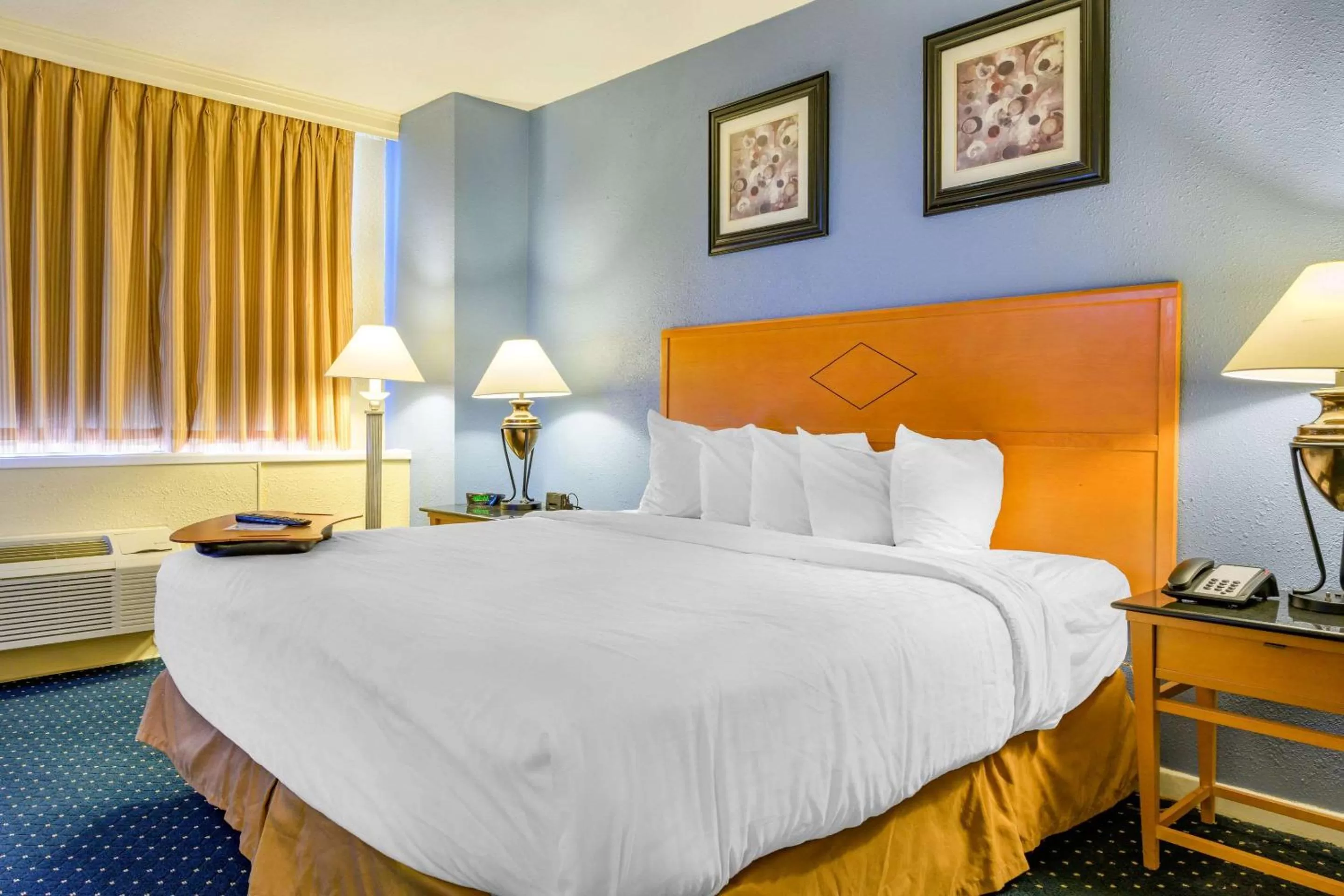 Photo of the whole room, Bed in Days Inn & Suites by Wyndham Lebanon PA