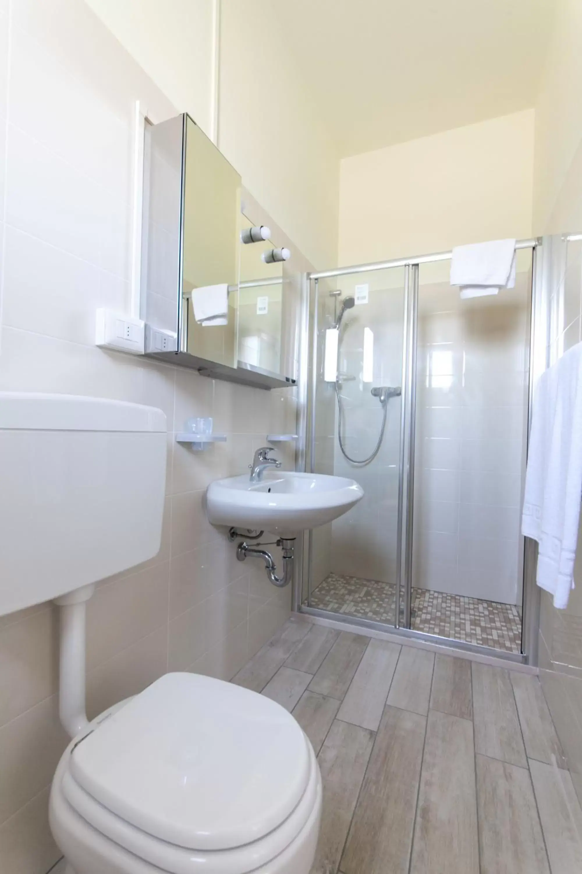 Double or Twin Room with Private Bathroom in Hotel L'Approdo Double or Twin Room with Private Bathroom in Hotel L'Approdo