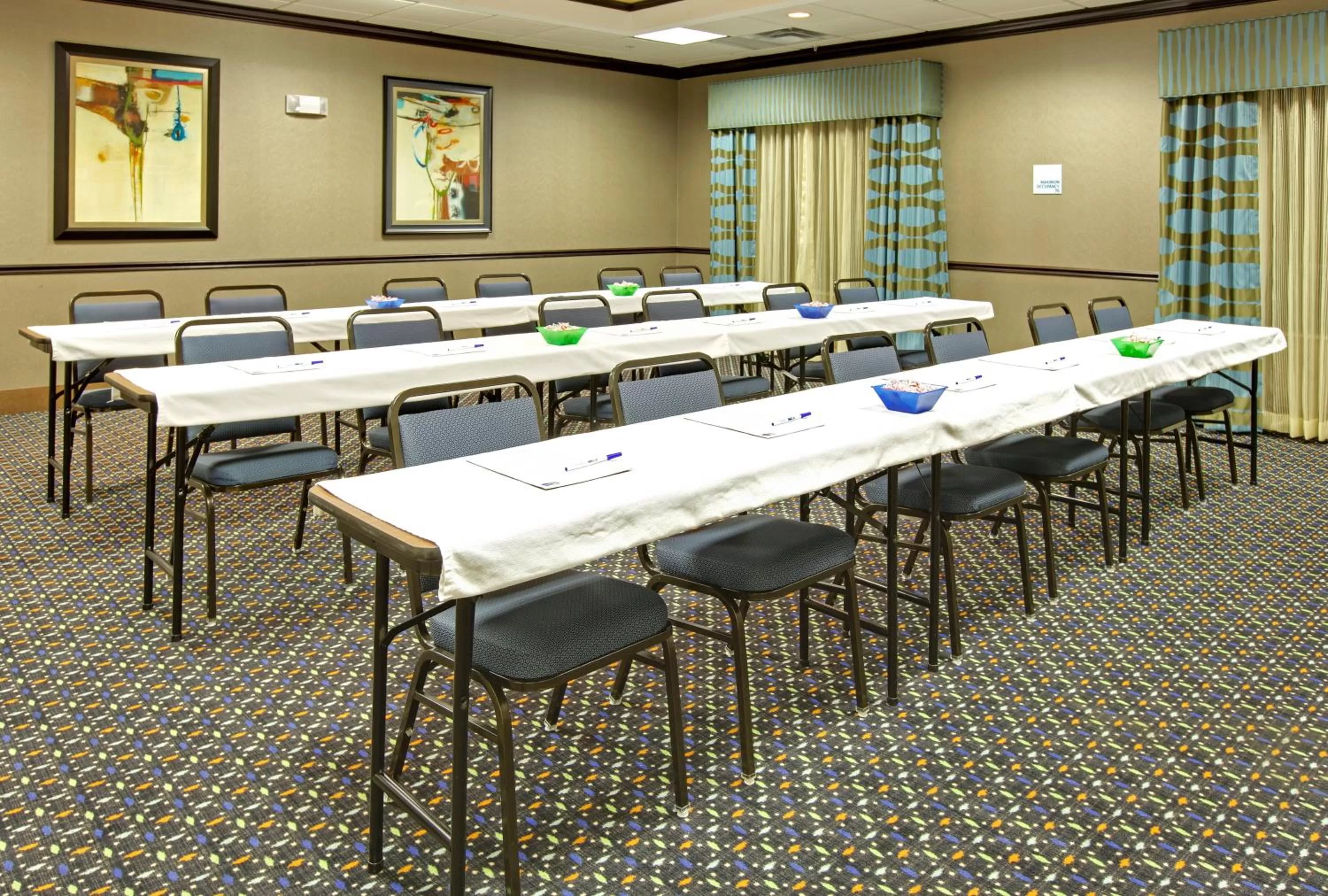 Meeting/conference room in Holiday Inn Express & Suites Covington by IHG