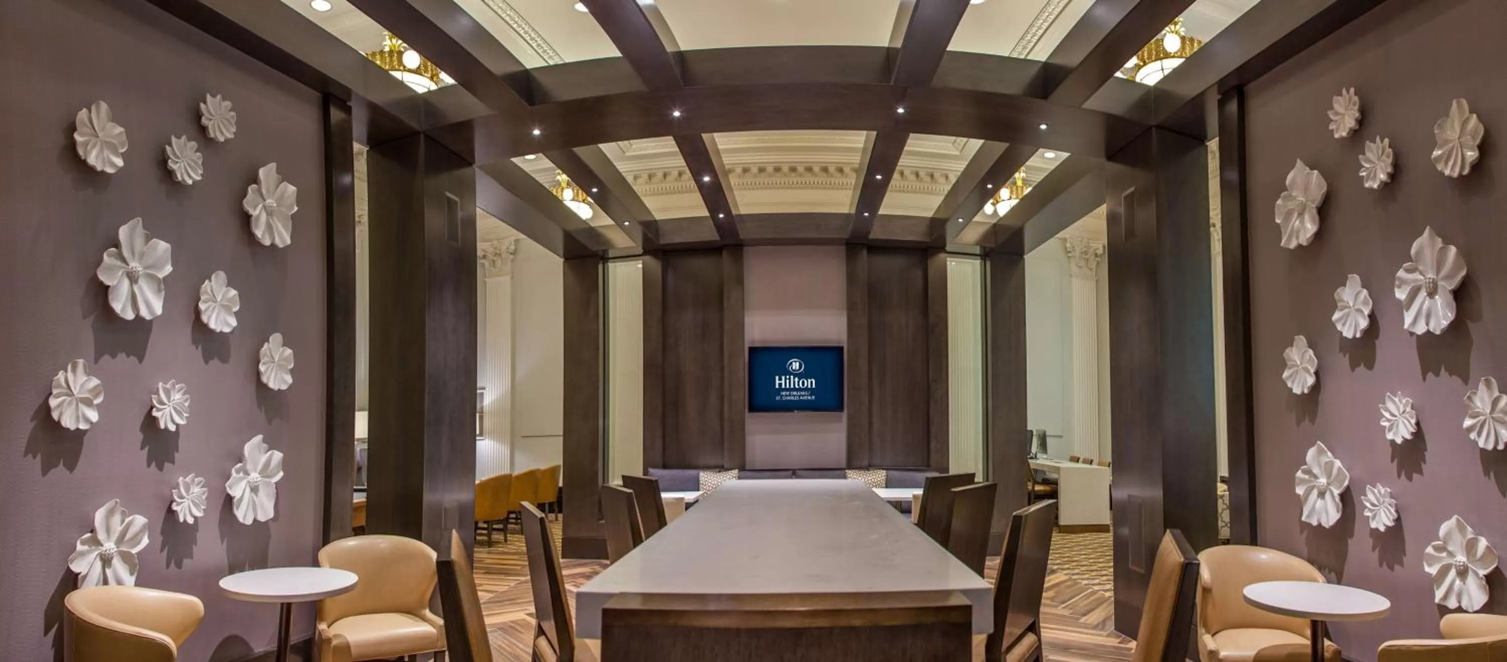 Lounge or bar in Hilton New Orleans / St. Charles Avenue