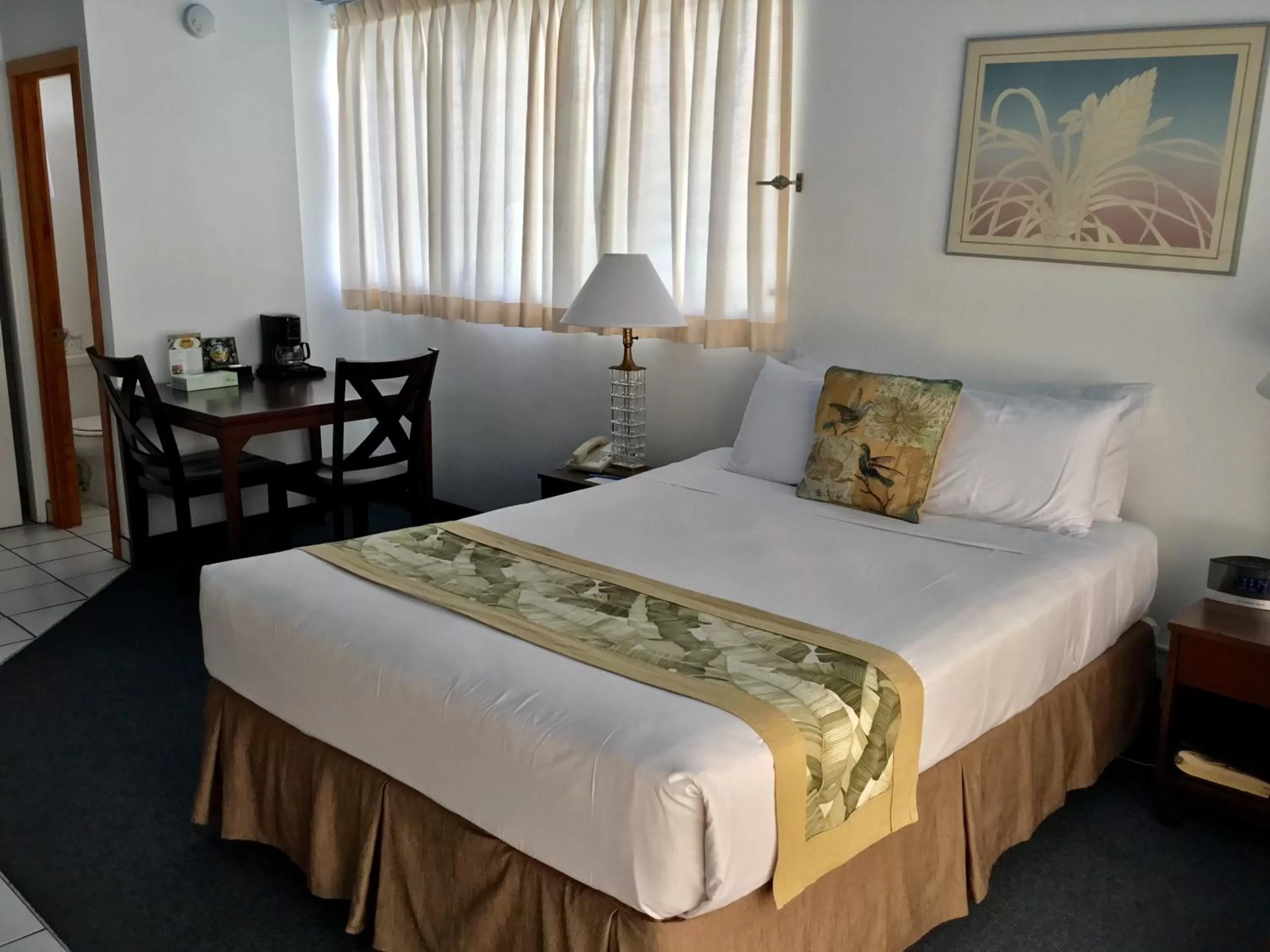 Bed in Holiday Surf Hotel (with full kitchen)