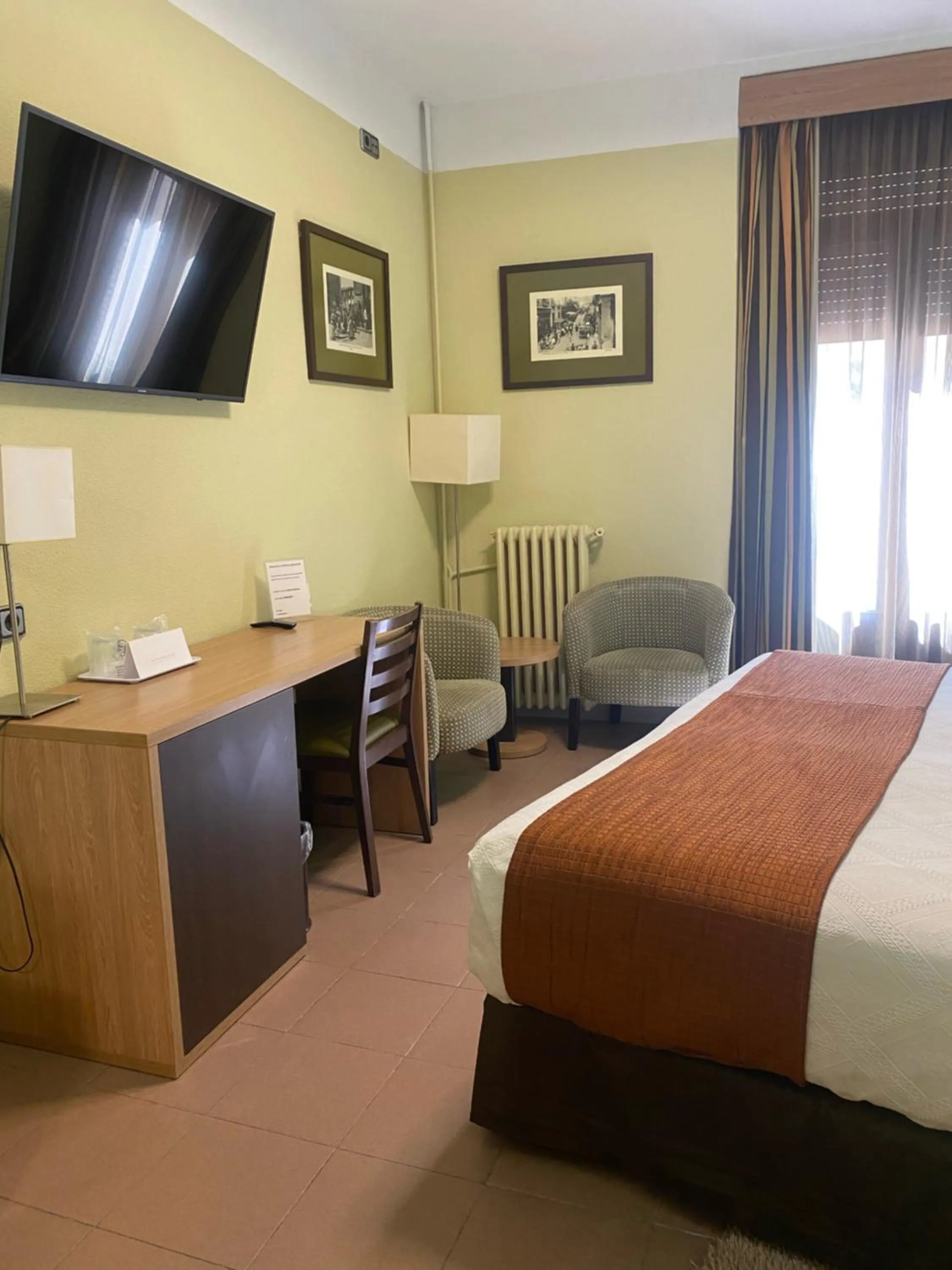 Photo of the whole room, Bed in Hostal Ballesta