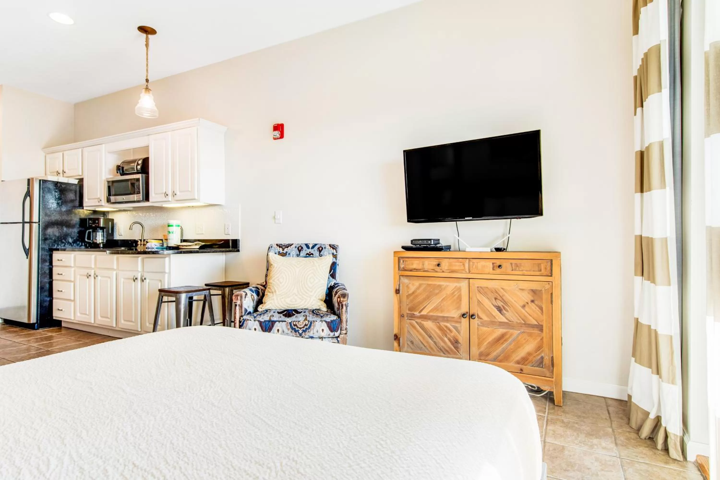 TV/Entertainment Center in Inn at Seacrest 403