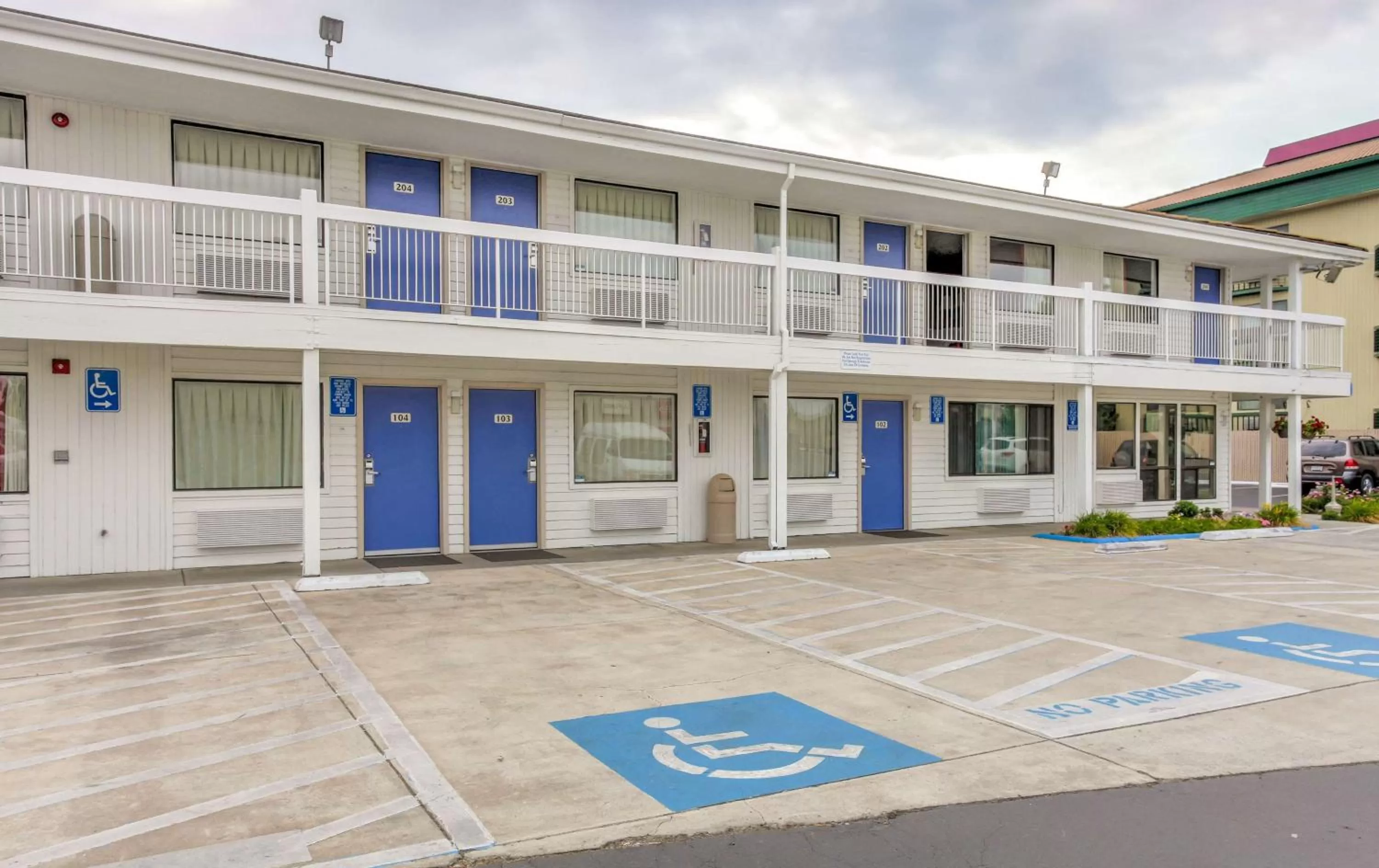 Property building in Motel 6-Medford, OR - North