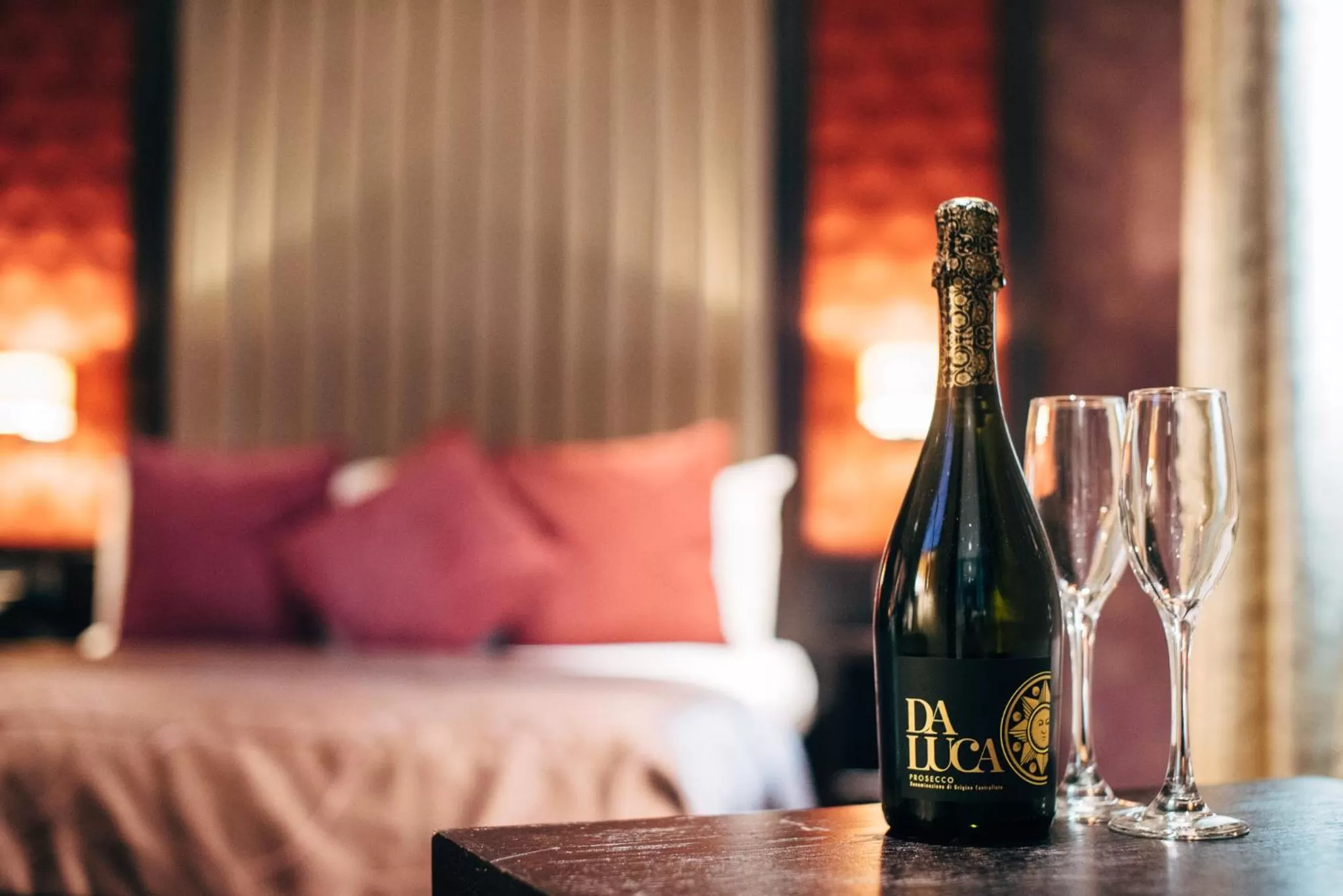 Alcoholic drinks, Bed in The Torrance Hotel