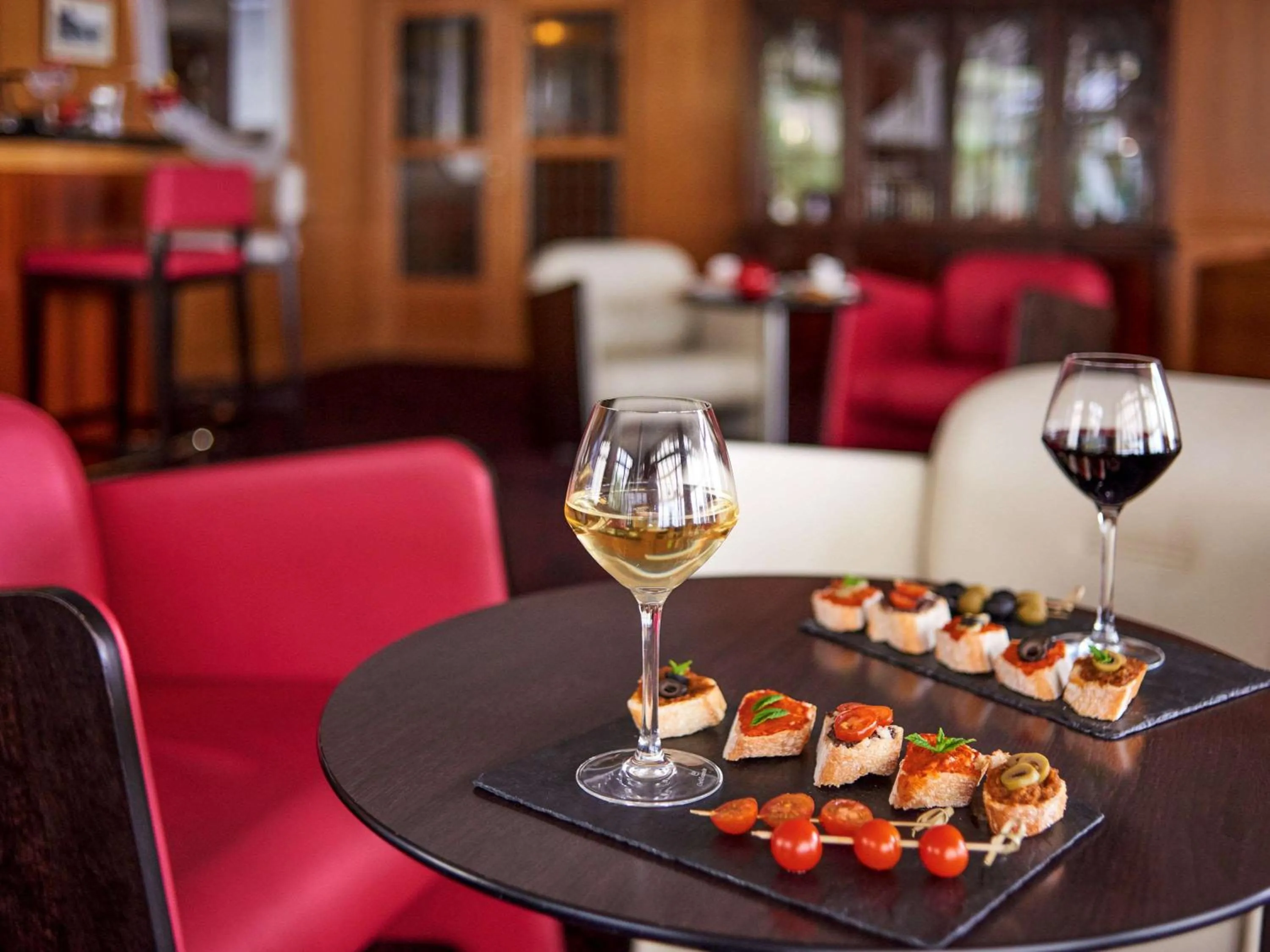 Restaurant/places to eat in Mercure Granville Le Grand Large