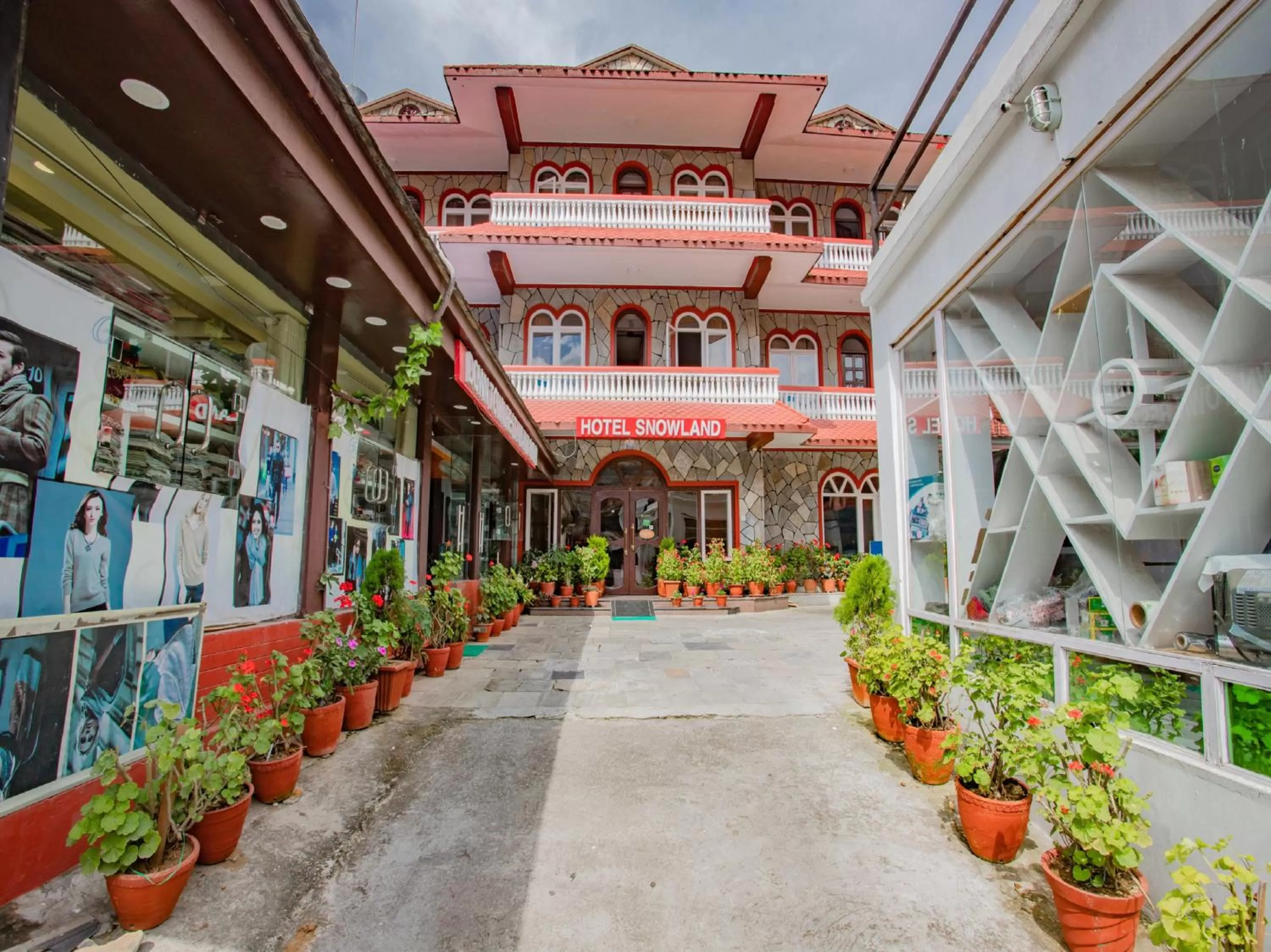 Facade/entrance in Hotel Snowland