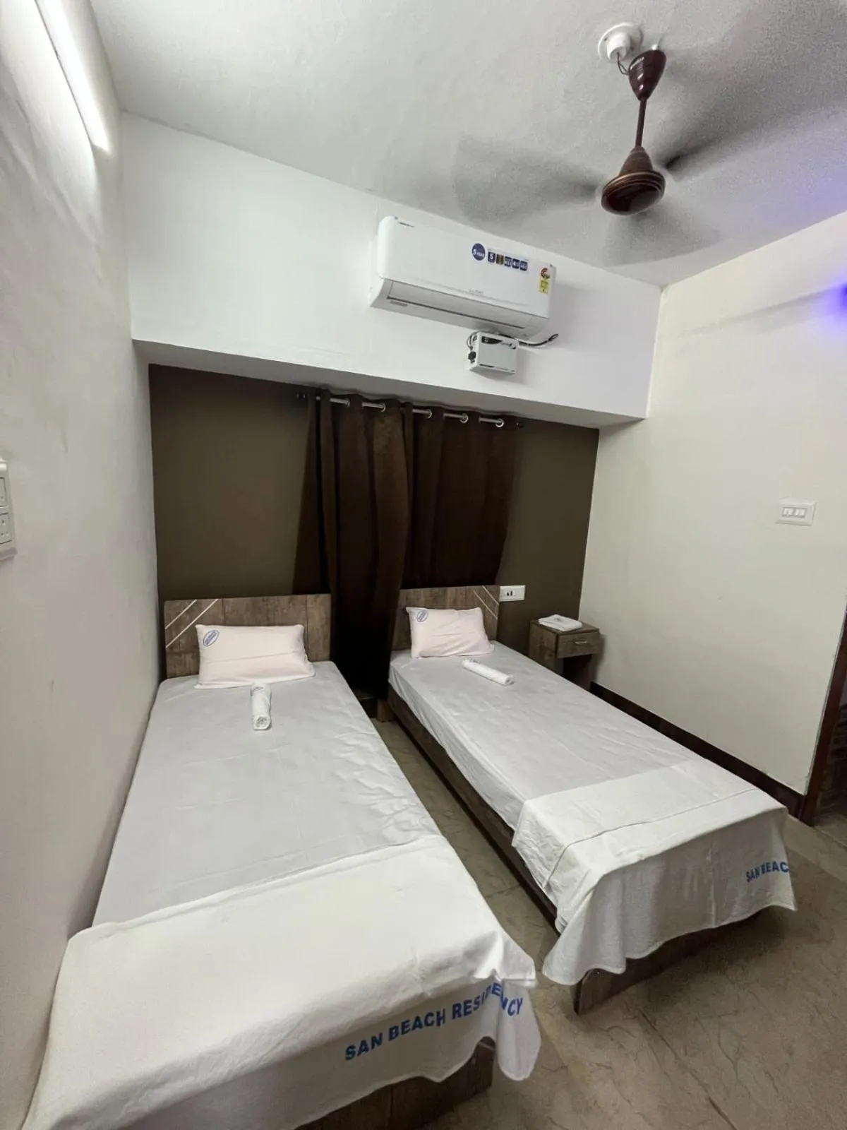 air conditioner, Bed in SAN BEACH RESIDENCY
