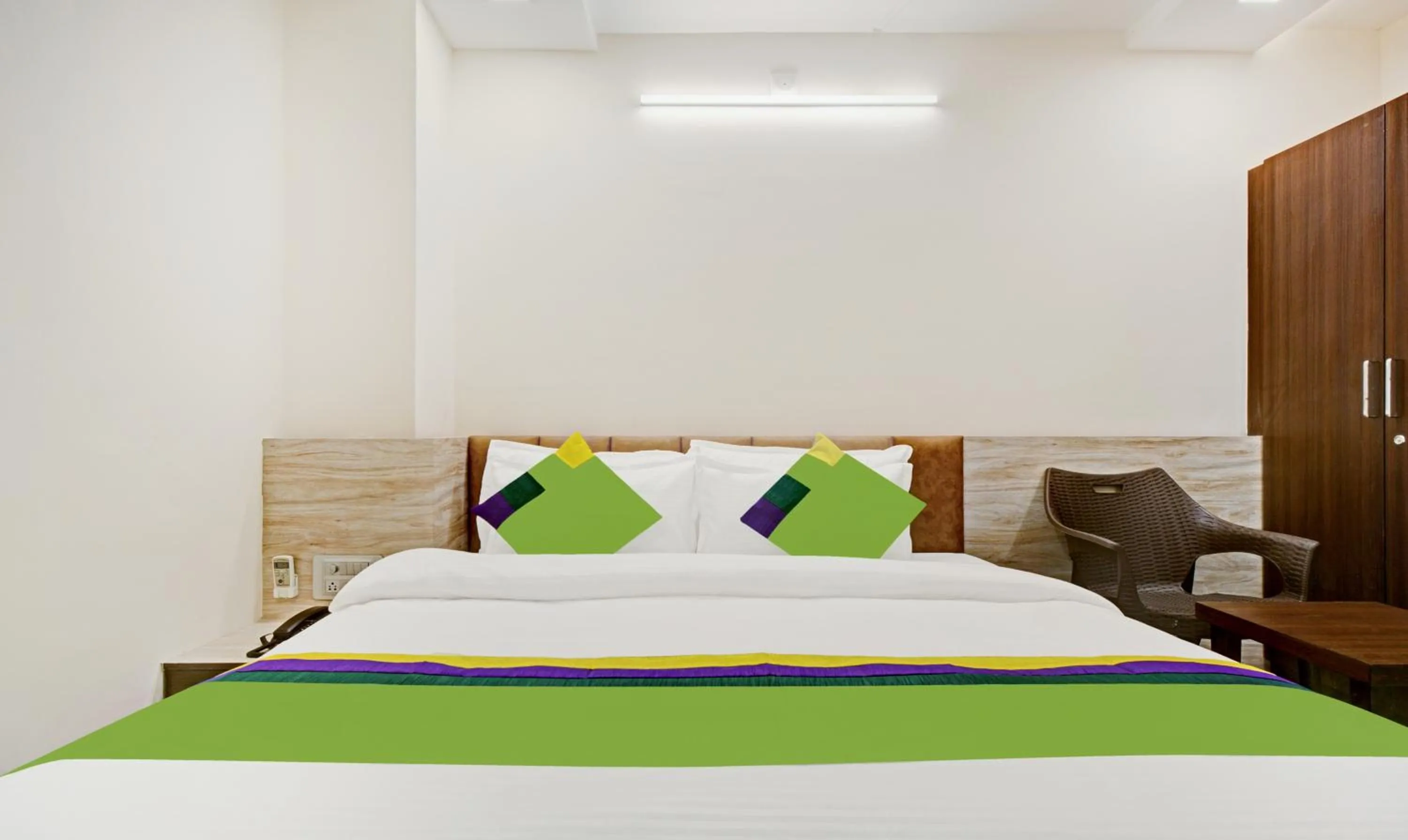 Bedroom, Bed in Treebo Paras Raj Near City Palace