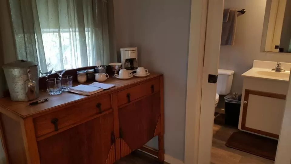 Deluxe Queen Room with Fireplace and Spa Bath in Full Moon Inn