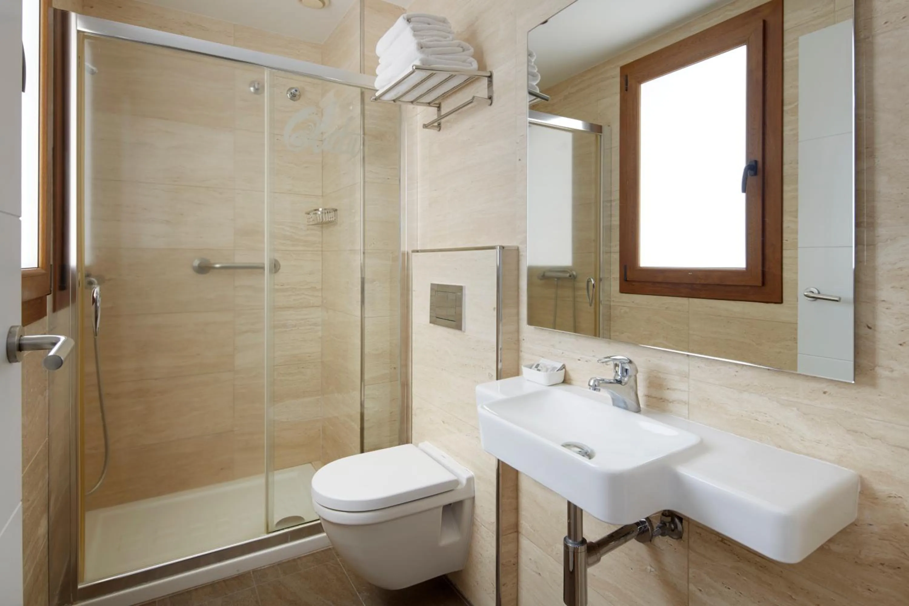 Bathroom in Hotel Olatu