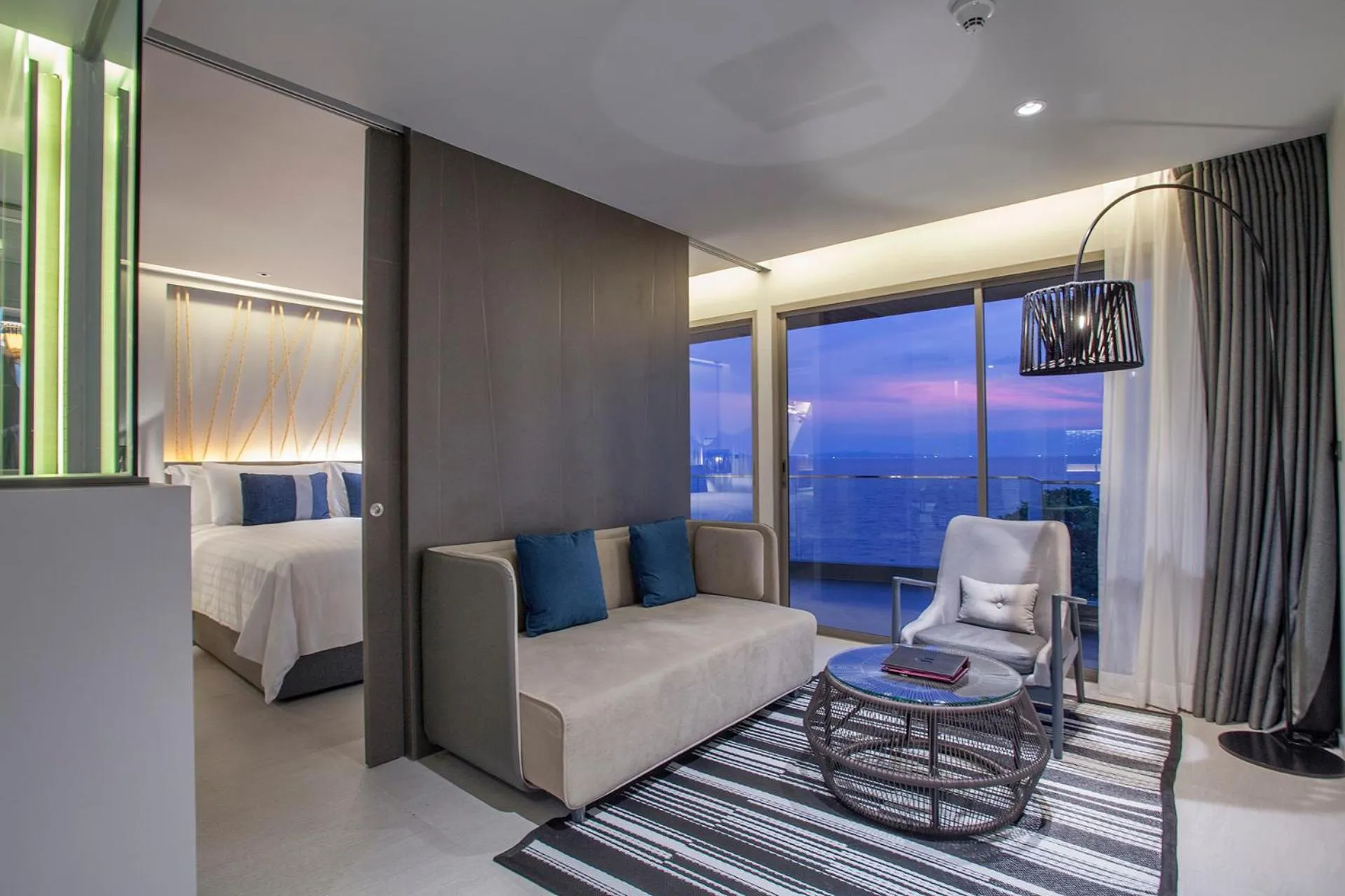 Seating area, Bed in U Jomtien Pattaya