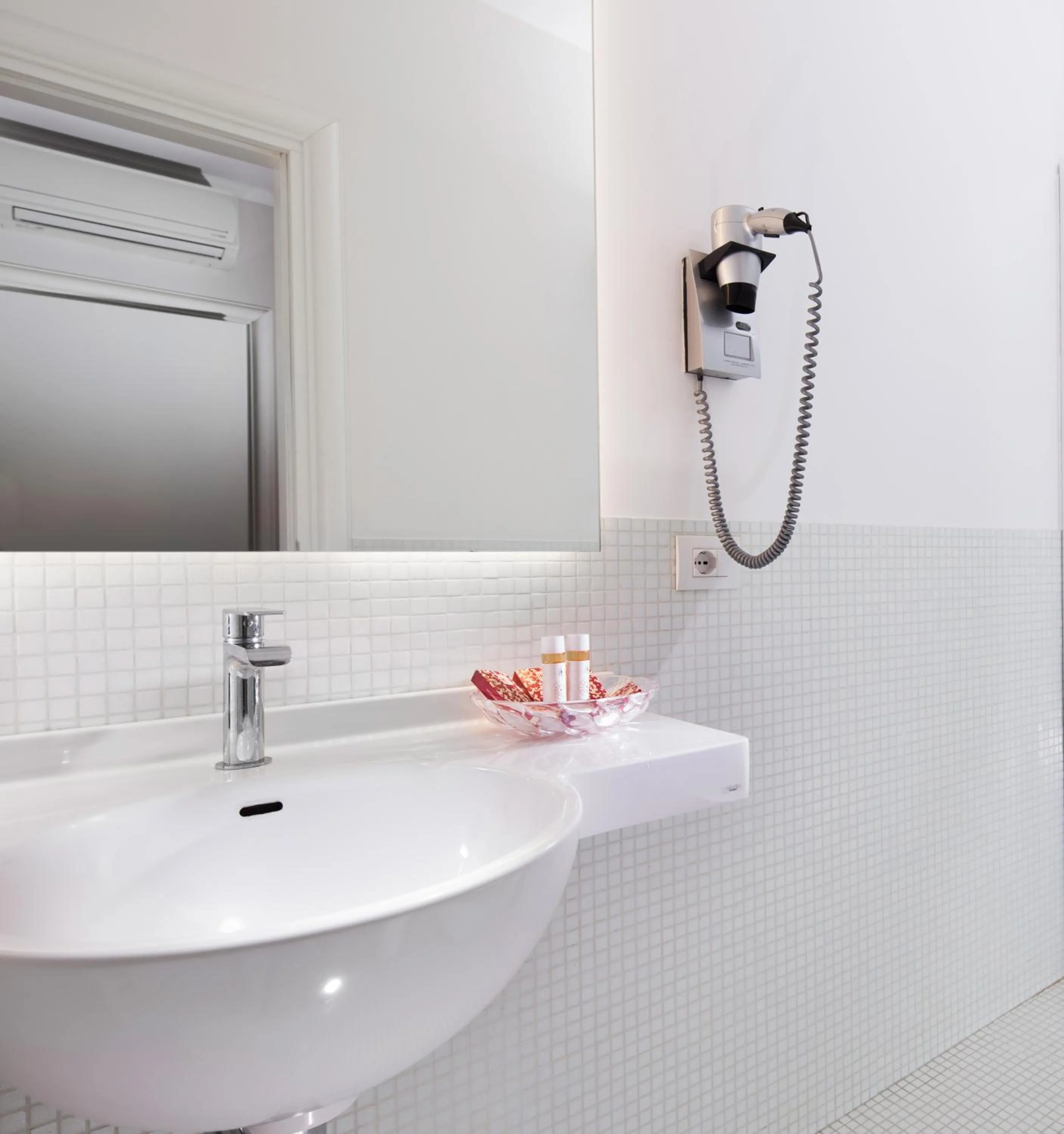 Bathroom in Hotel Milton Rimini