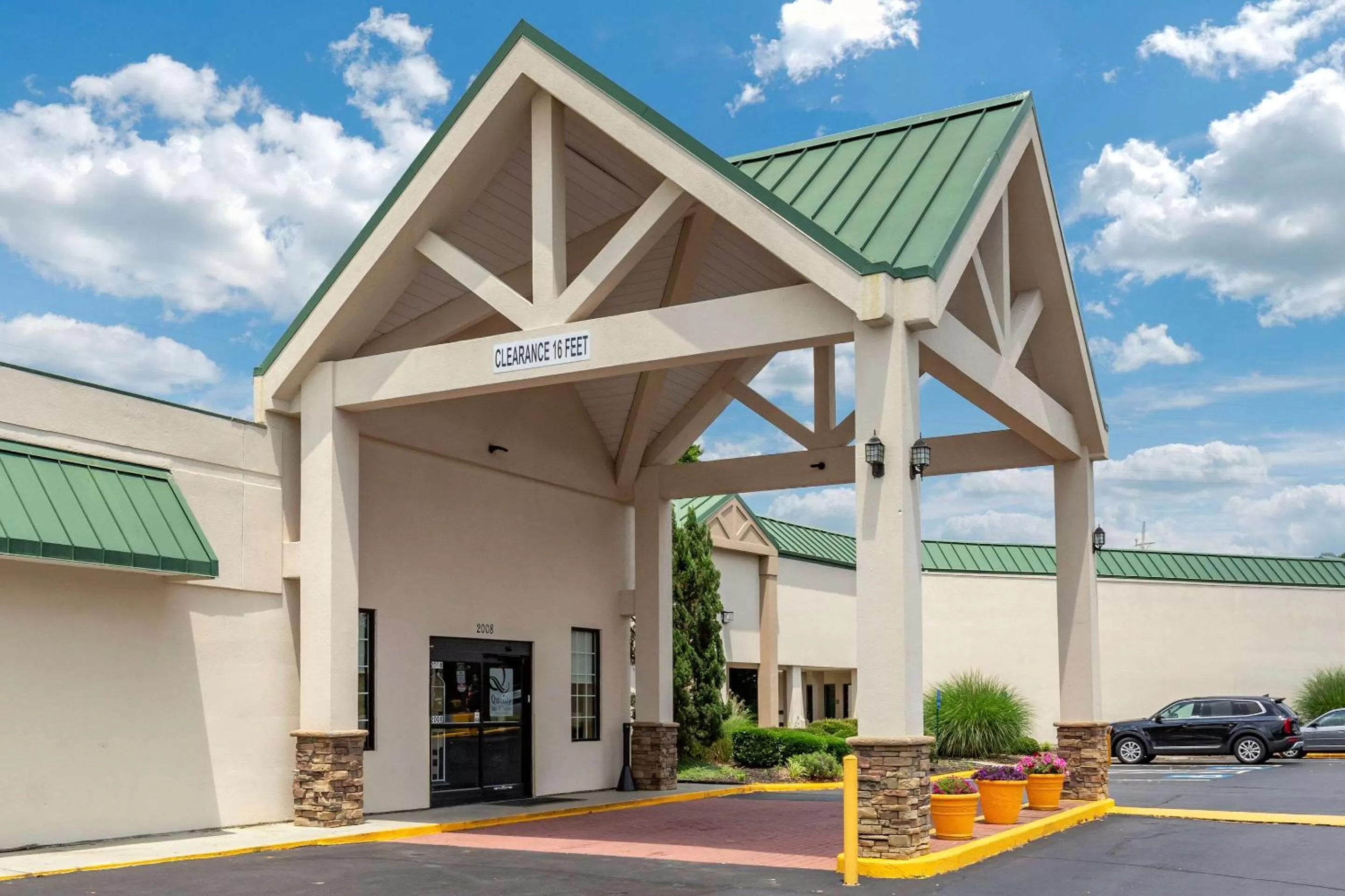 Property building in Quality Inn & Suites Hanes Mall