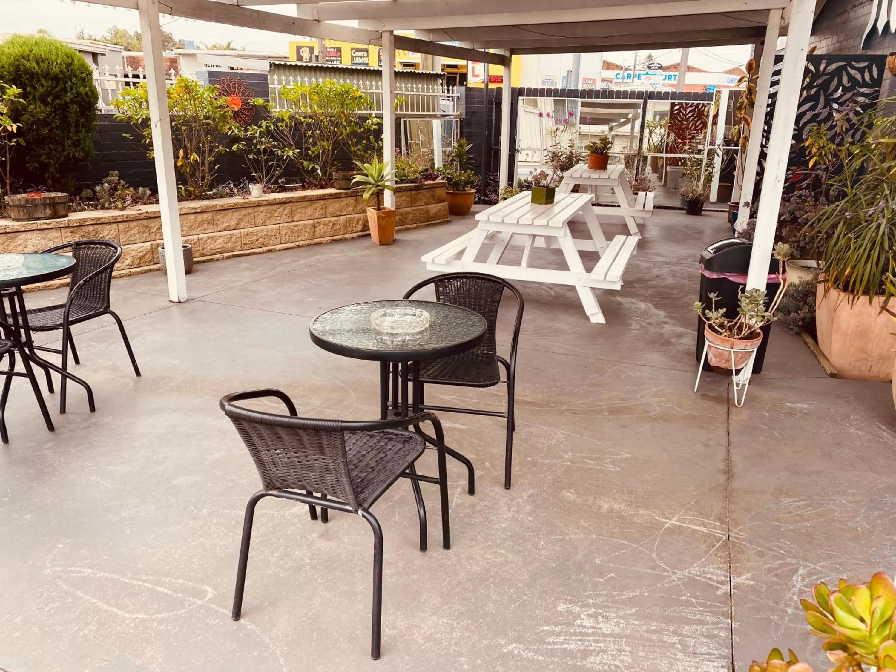 Seating area in Buccaneer Motel