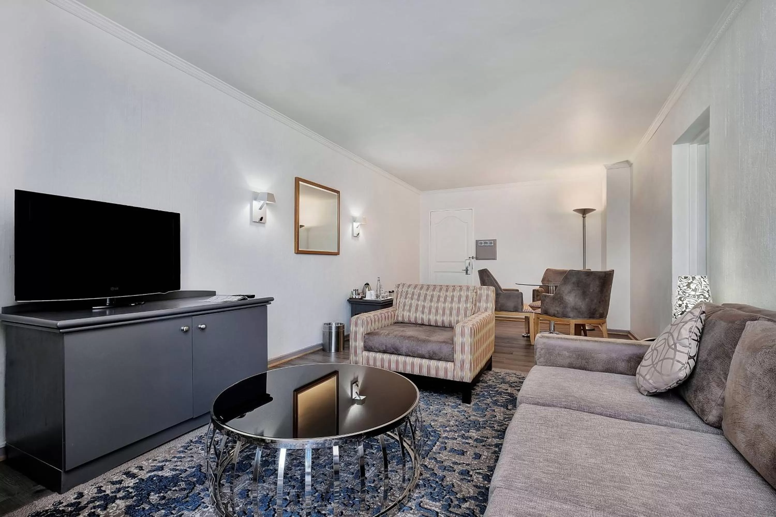 1 Bedroom Junior Suite, 1 Queen Bed, Pool and Garden View in Protea Hotel by Marriott Midrand