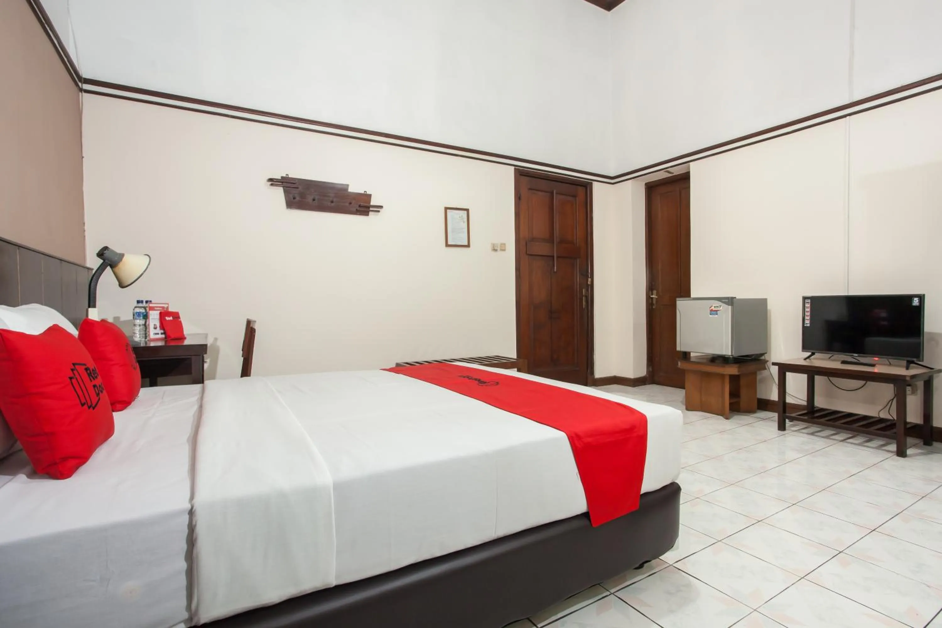 Bedroom, Bed in RedDoorz near Balai Kota Malang