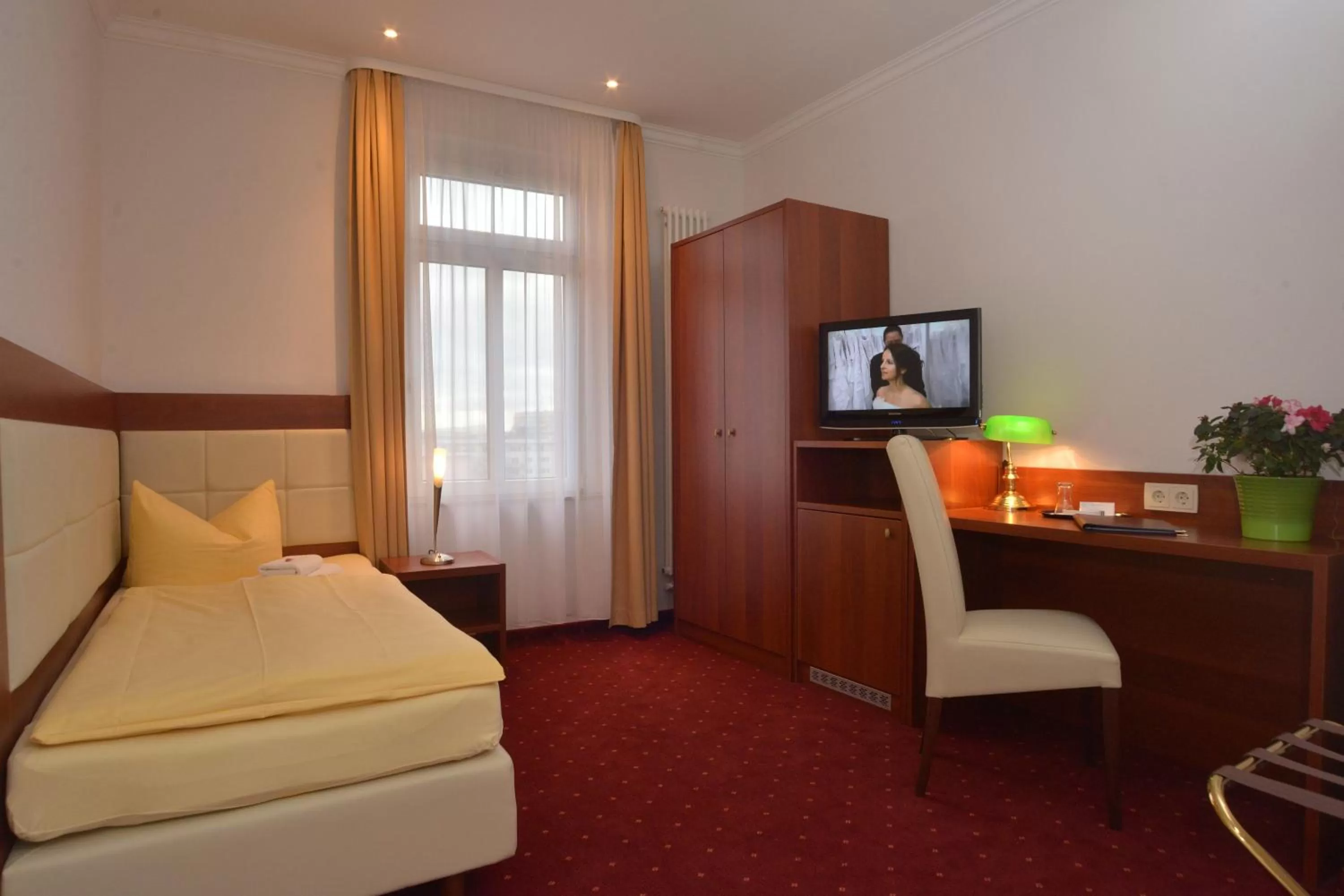 Photo of the whole room, Bed in Hotel via City Leipzig Mitte