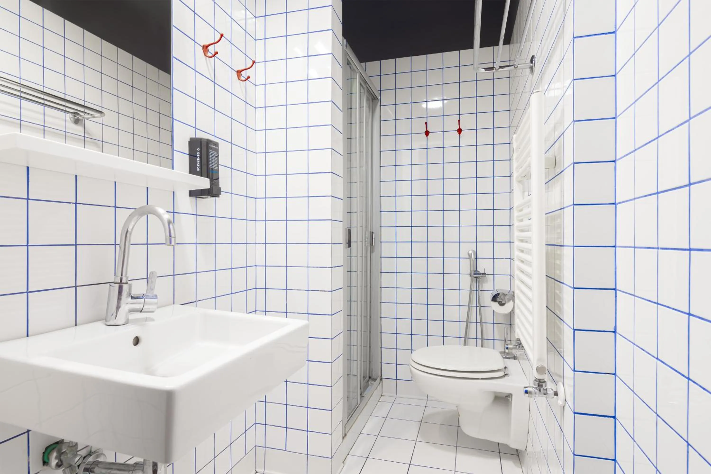 Shower in Generator Rome