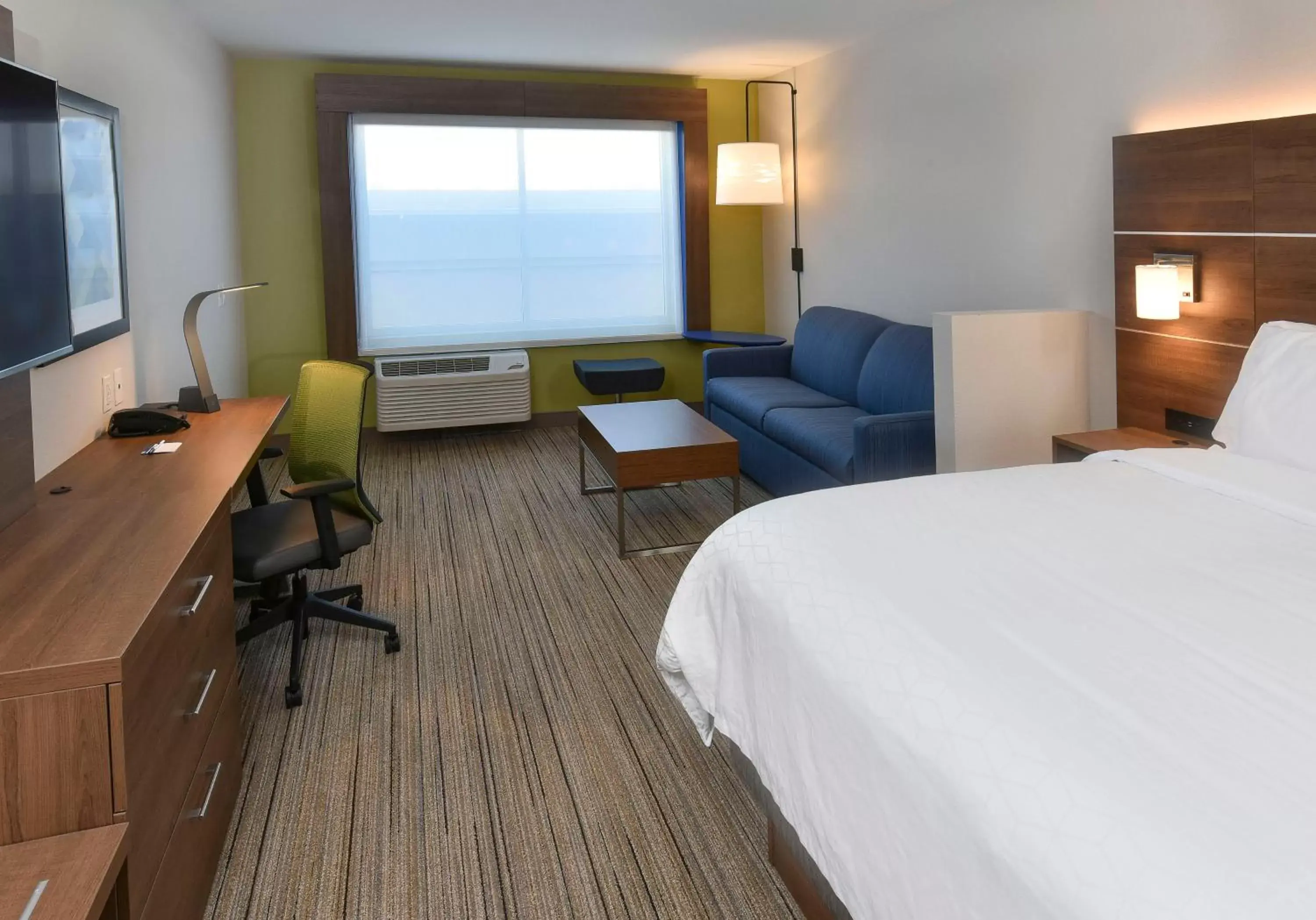 Suite - Hearing Accessible - Non-Smoking in Holiday Inn Express & Suites - Madisonville, an IHG Hotel Suite - Hearing Accessible - Non-Smoking in Holiday Inn Express & Suites - Madisonville, an IHG Hotel
