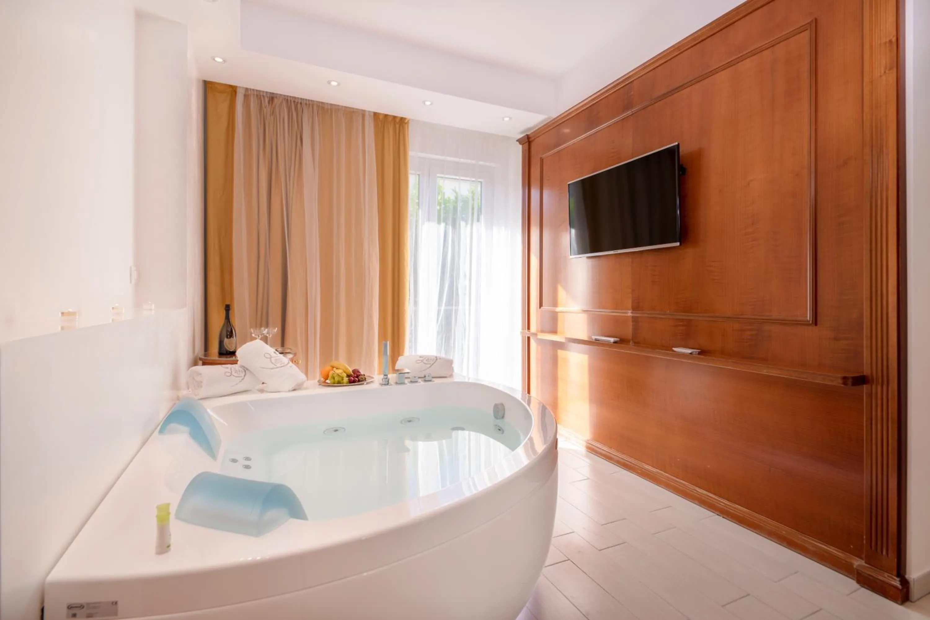 Hot Tub in Ludwig Boutique Hotel & Spa