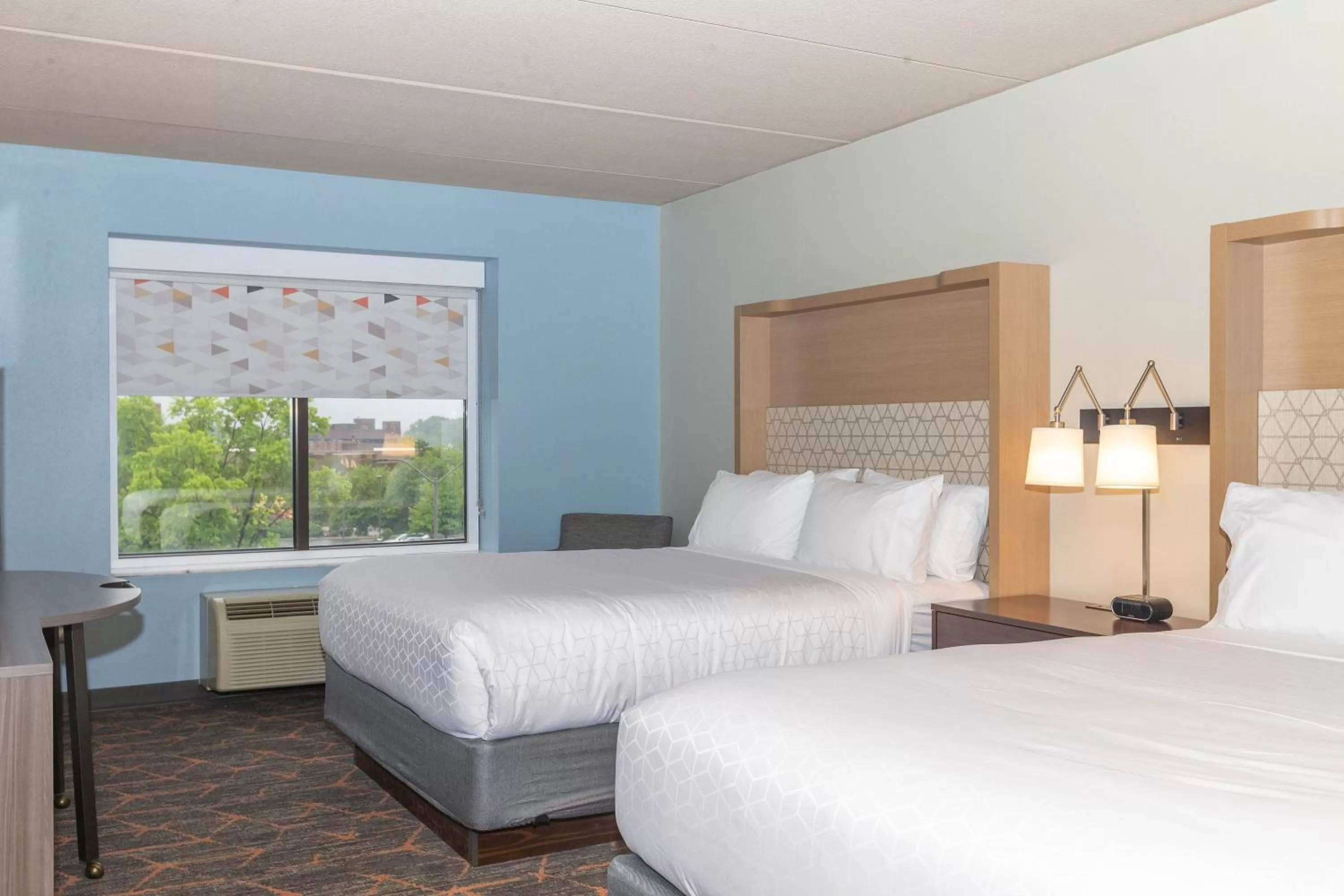 Photo of the whole room, Bed in Holiday Inn Cleveland - South Independence by IHG