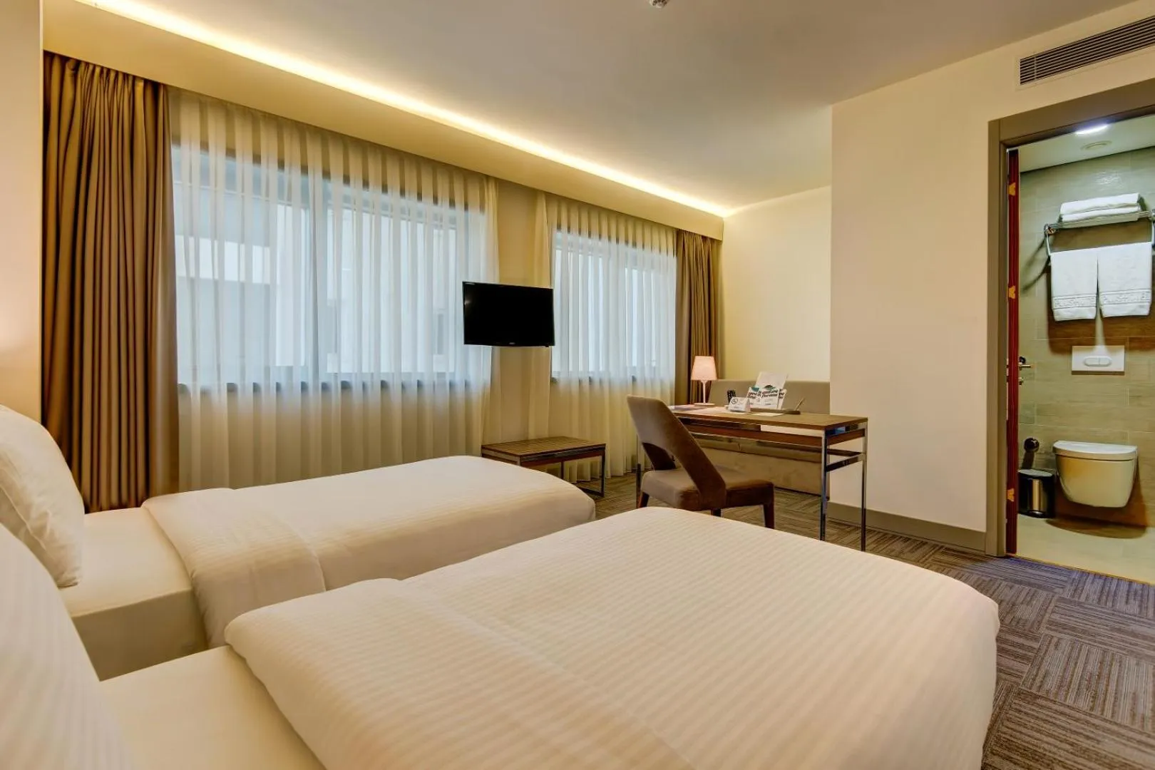 Communal lounge/ TV room, Bed in Plus Hotel Bostanci Atasehir