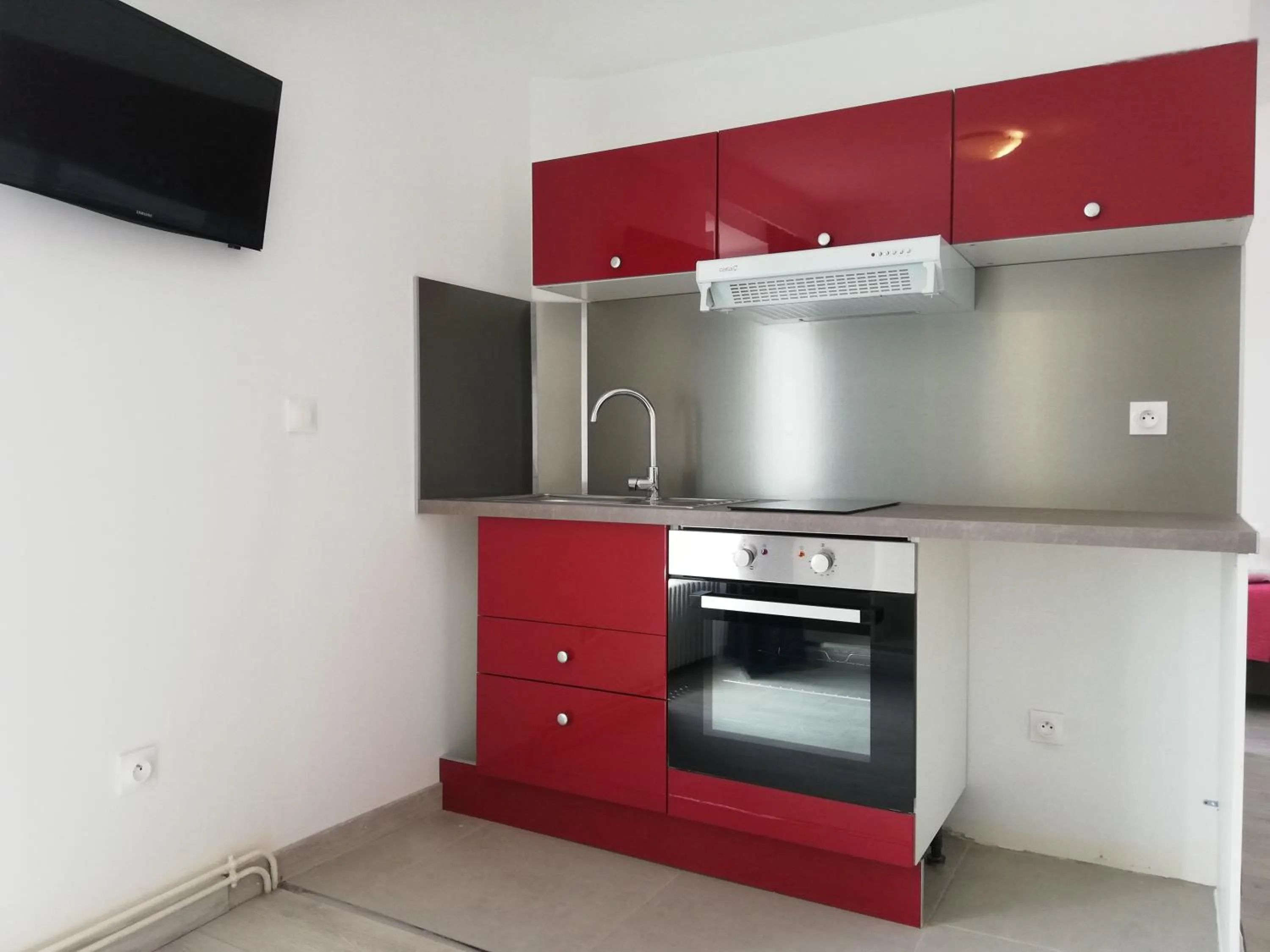 Kitchen or kitchenette in Hôtel Belle Fontainebleau