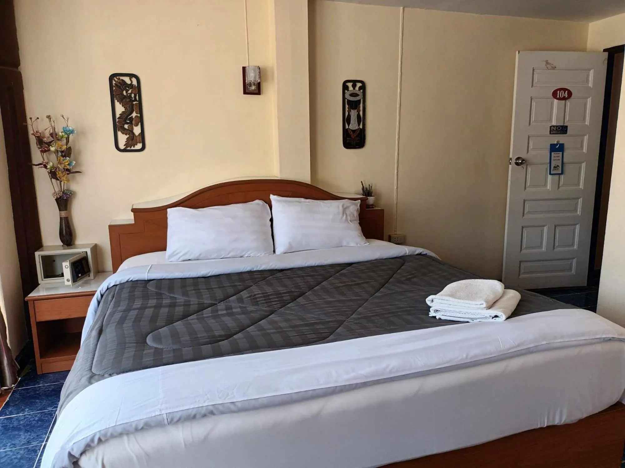 Bed in Patong Rose Guest House 50m to Beach
