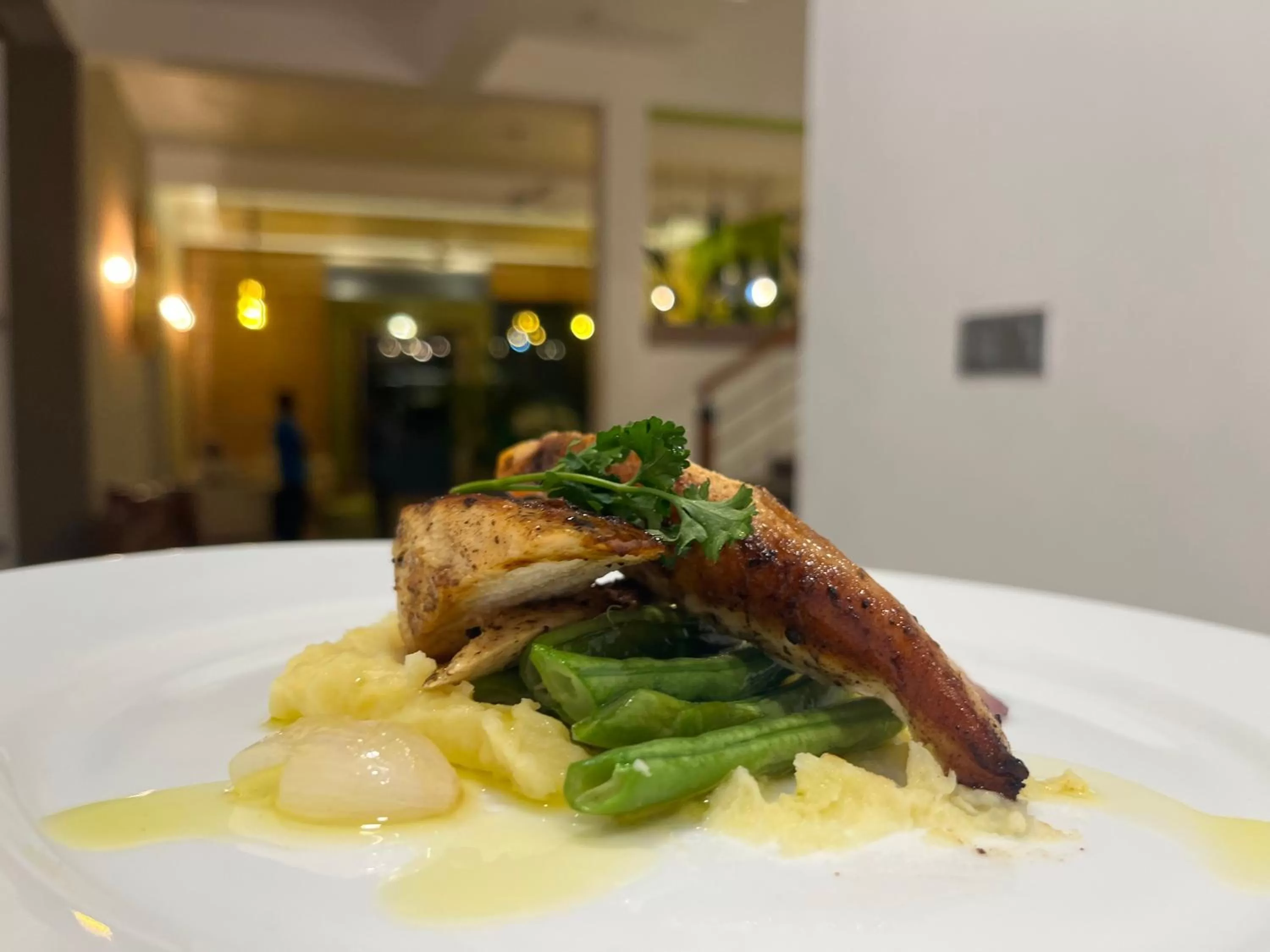 Restaurant/places to eat in J leaf Hotel by Blue Bird