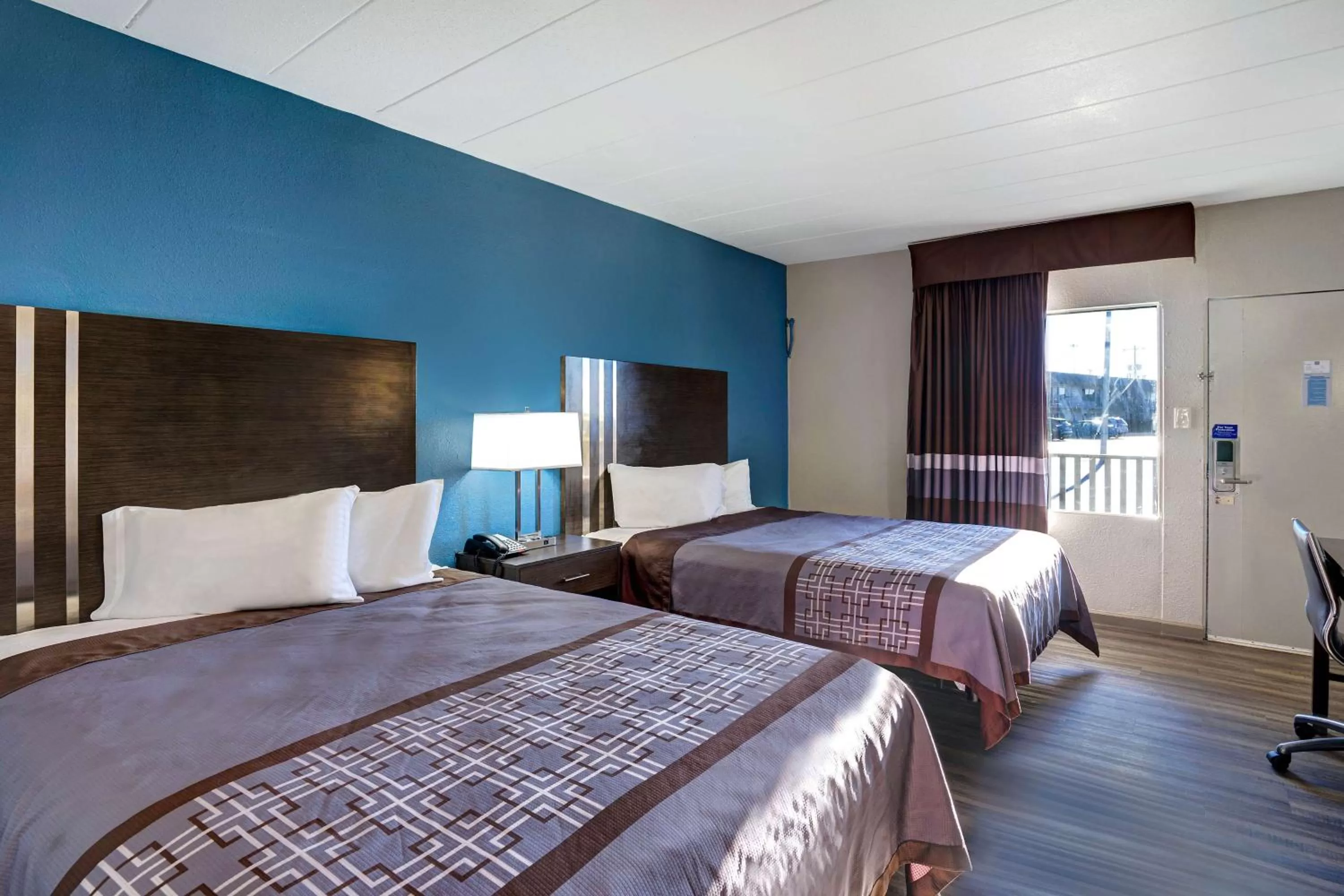 Photo of the whole room, Bed in Motel 6 Burlington