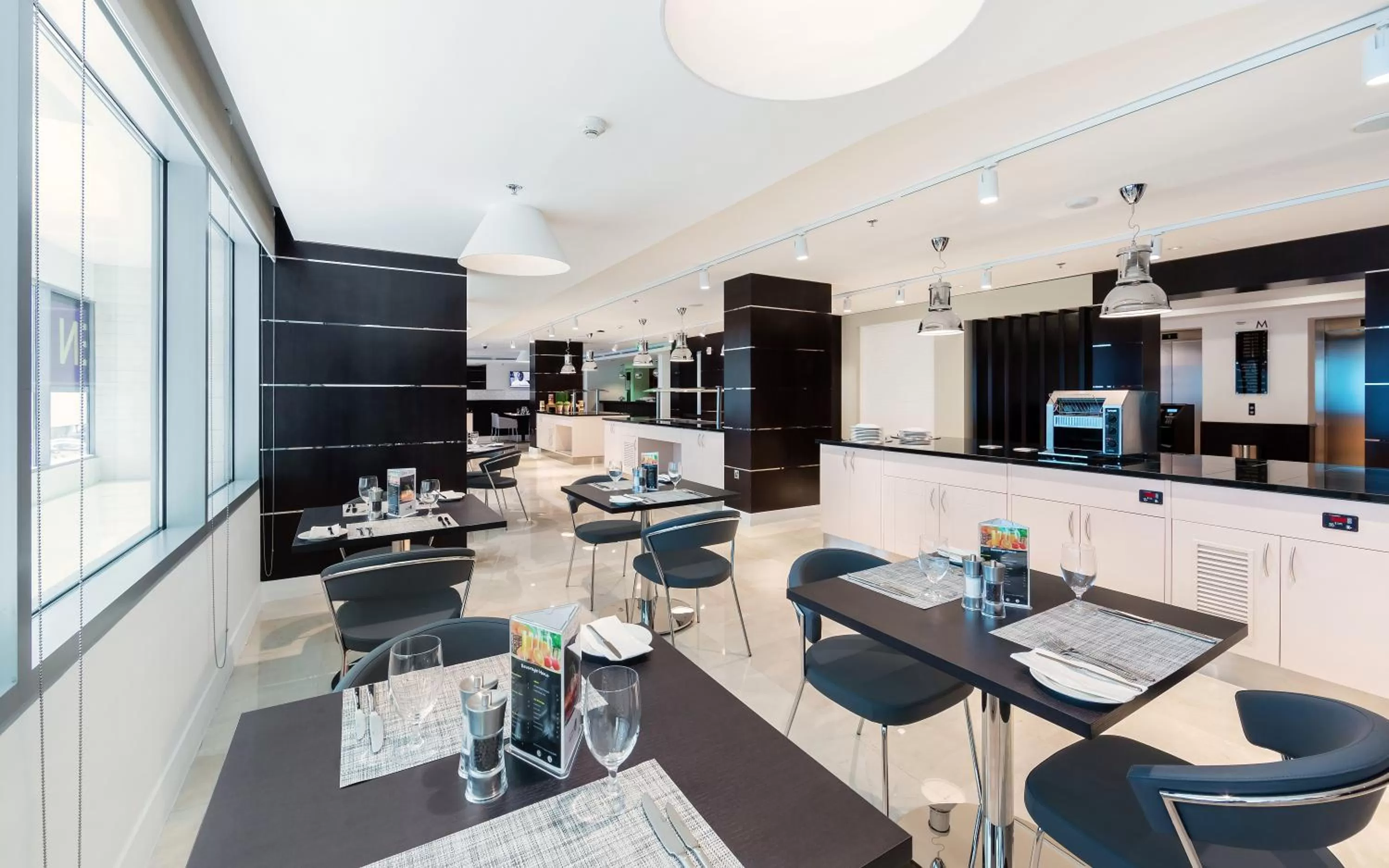 Restaurant/places to eat in Premier Inn Doha Airport