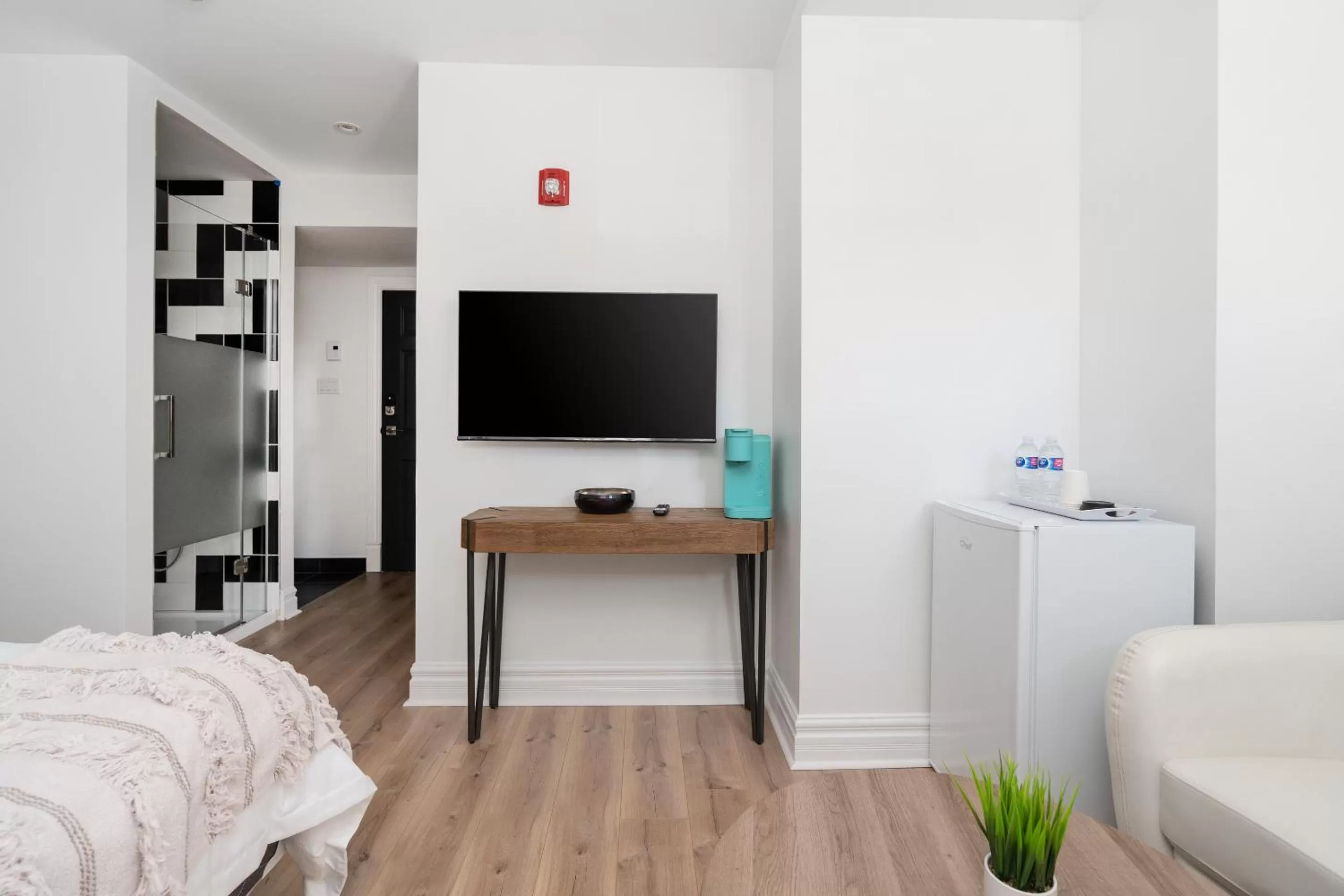 TV/Entertainment Center in Le Penfield Par Nomade MTL