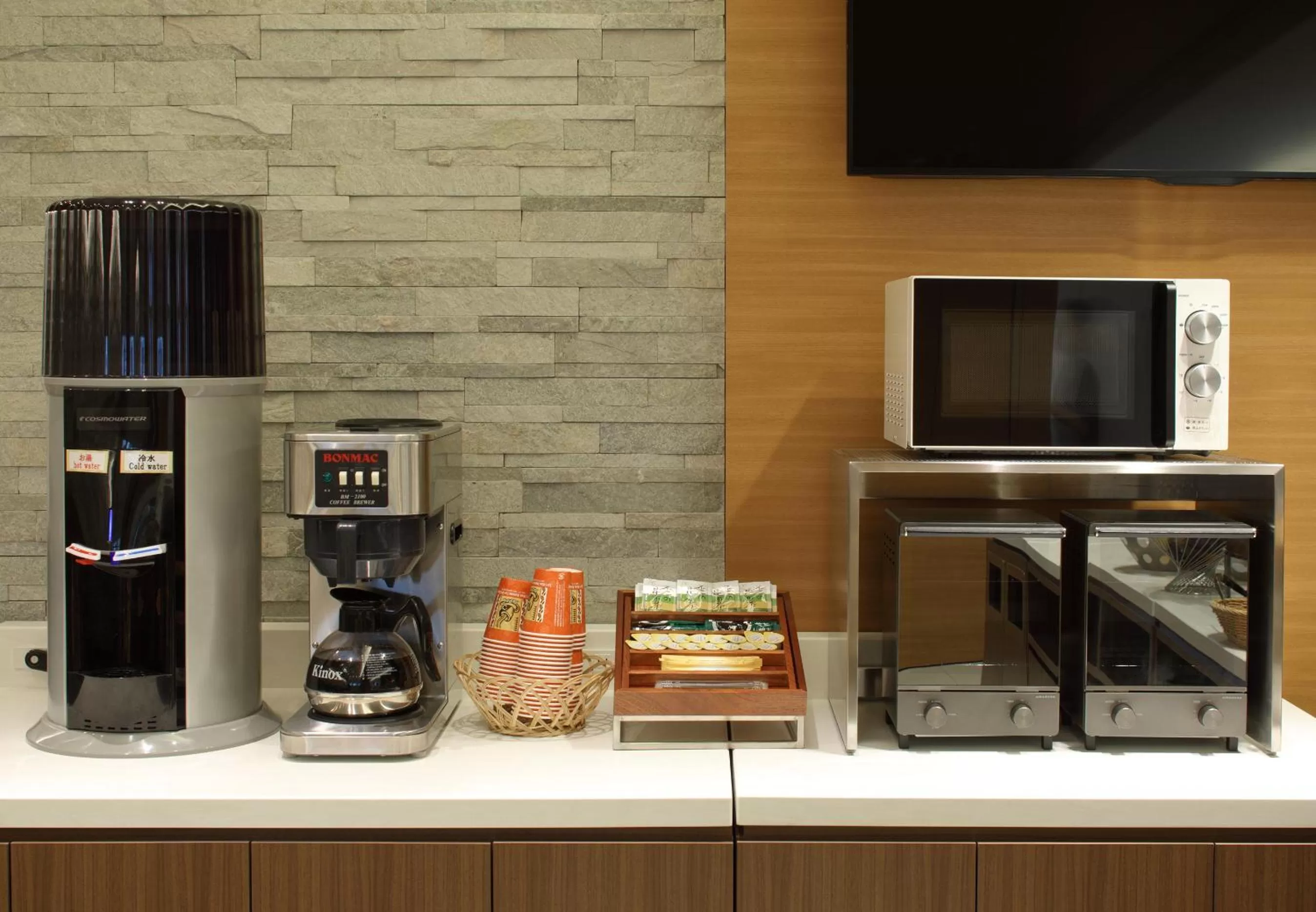 Continental breakfast in Red Roof Inn & Suites Osaka Namba Nipponbashi