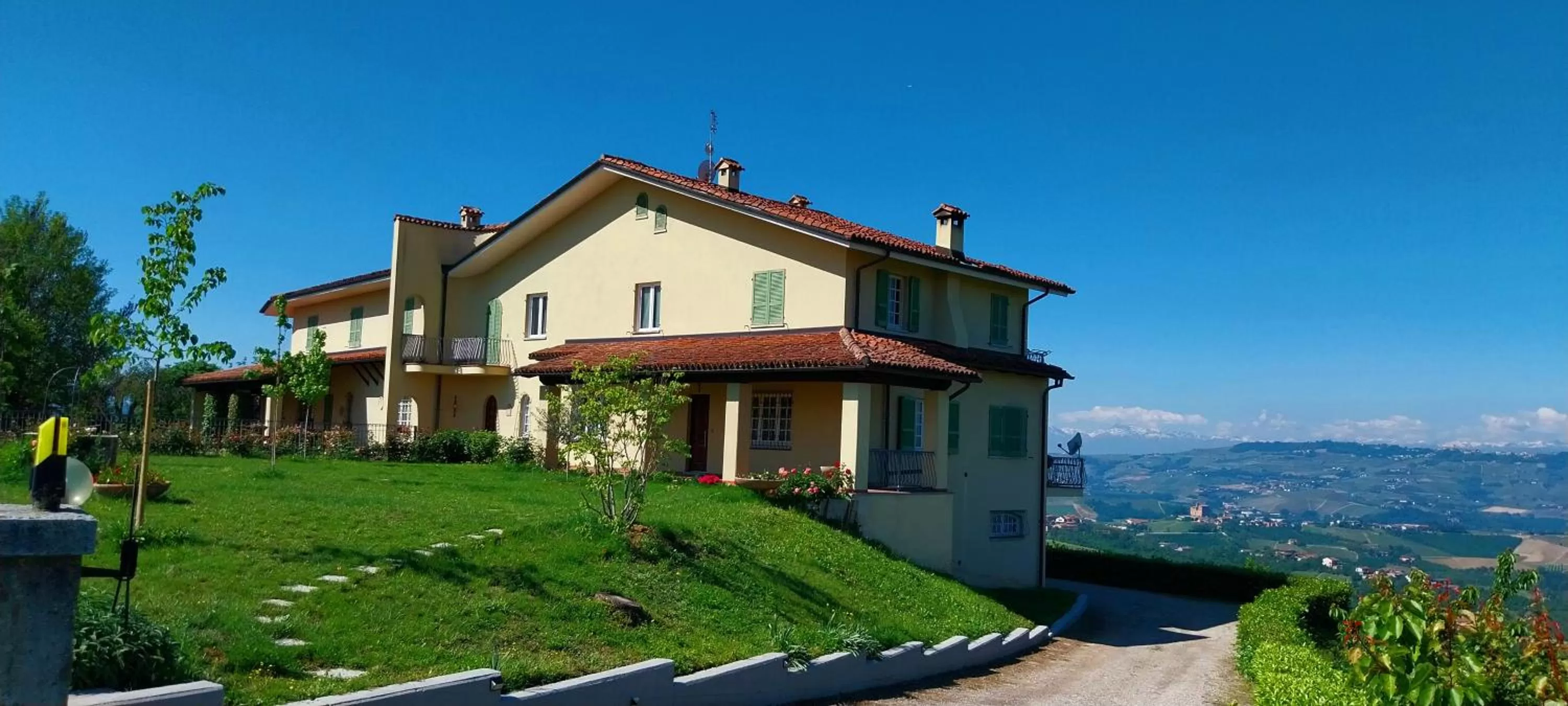 Property building in Villa Bellavista Alba, B&B
