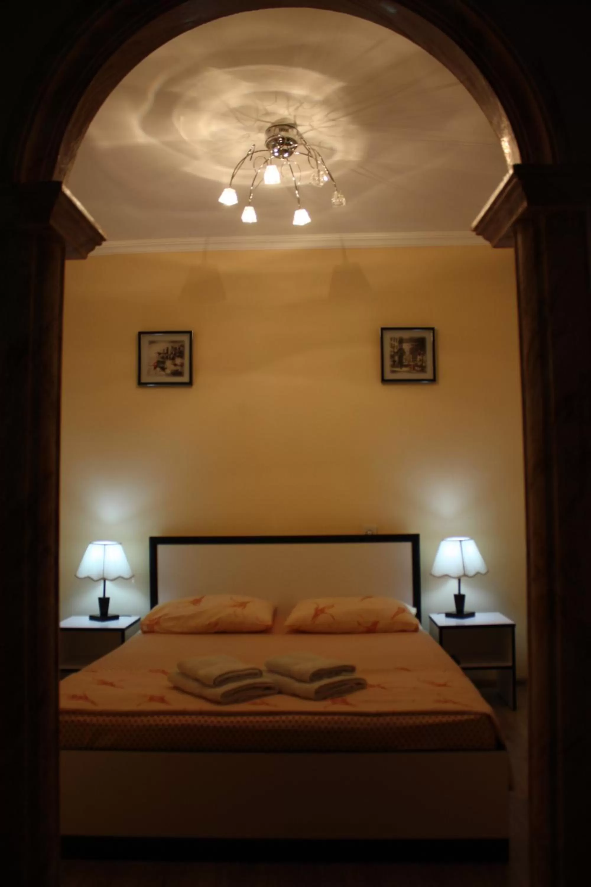 Bedroom, Bed in Paradise Hotel