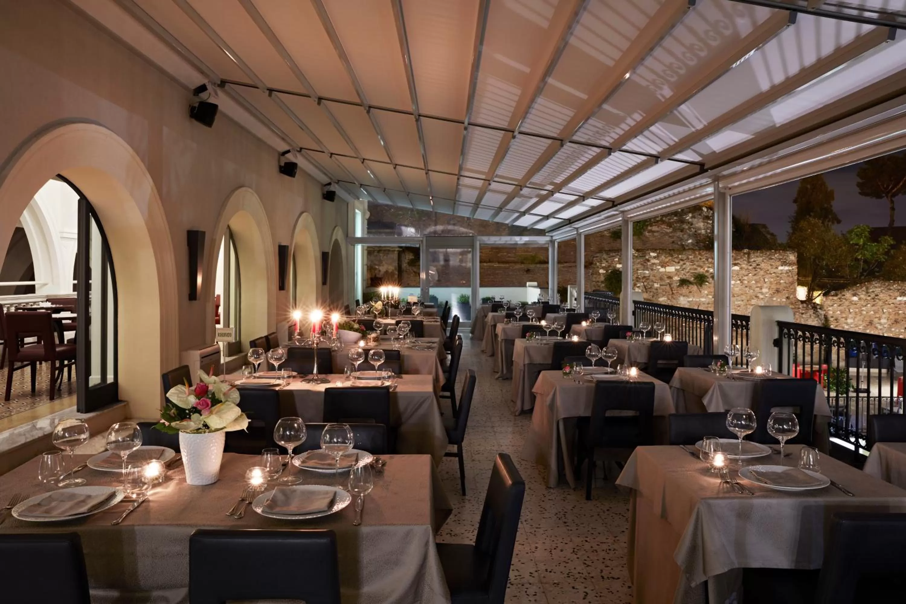 Restaurant/places to eat in Hotel The Building