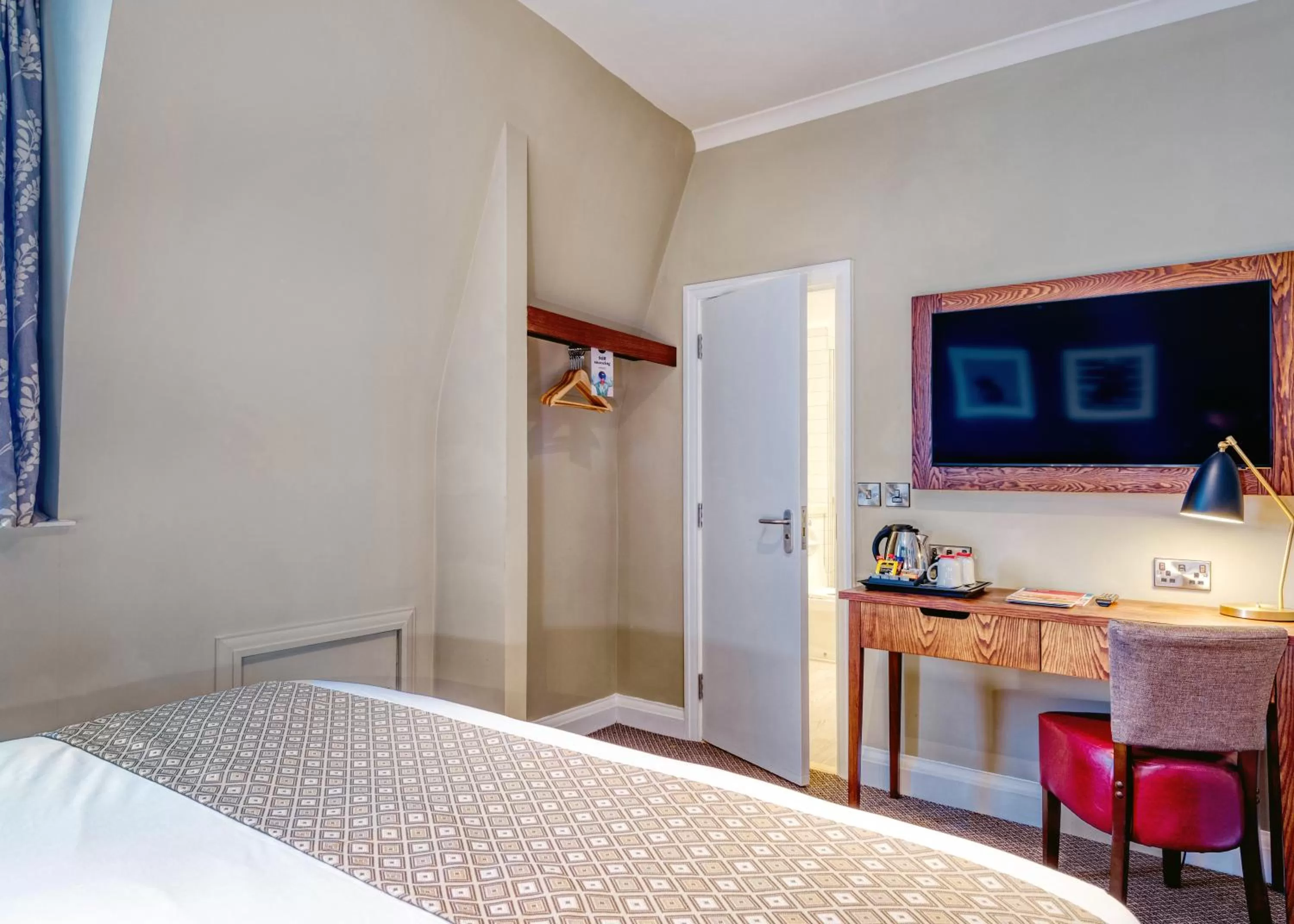 TV and multimedia, Bed in Toby Carvery Edinburgh West by Innkeeper's Collection